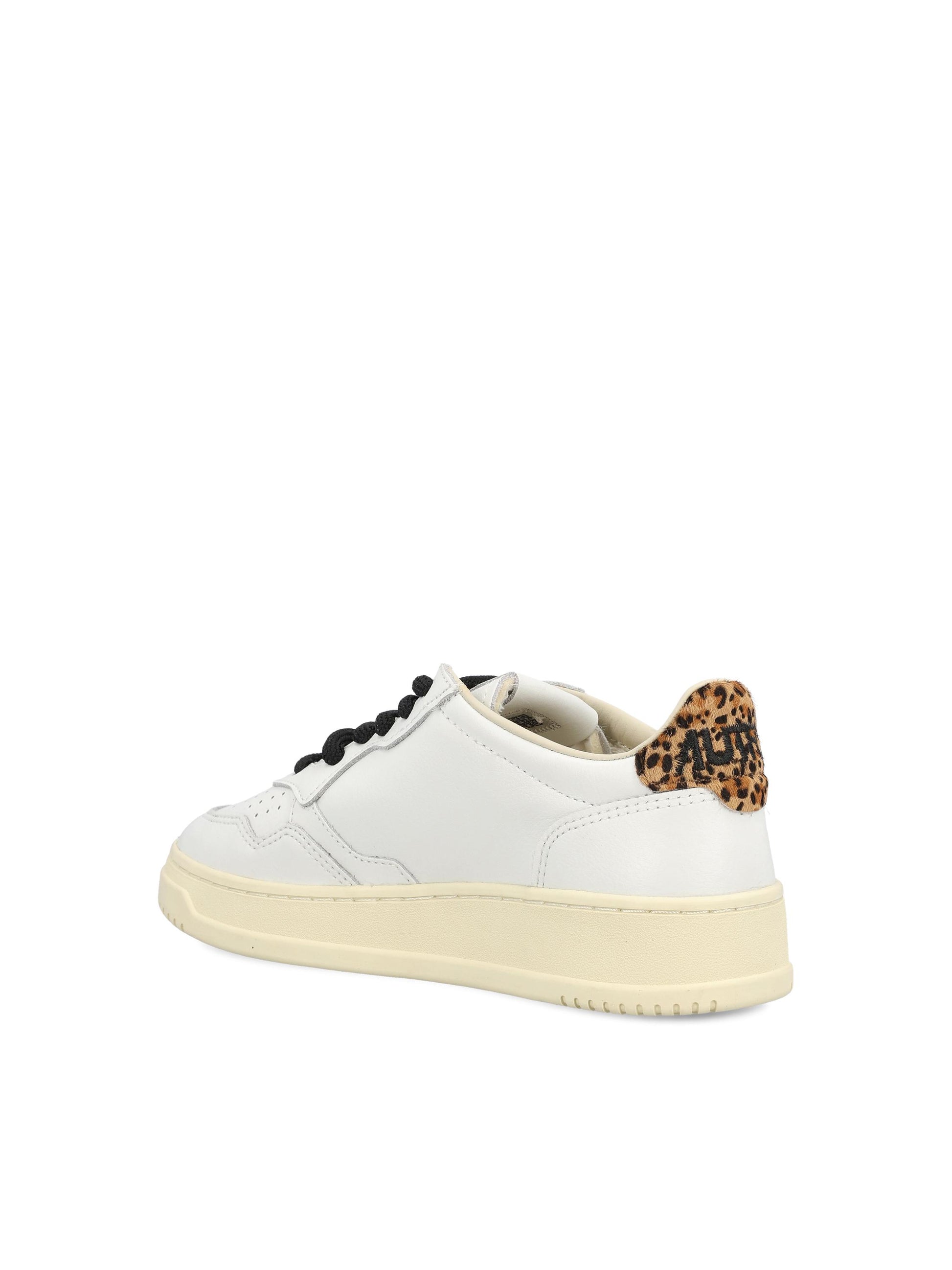 Sneakers realizzate in pelle. AULW OC01 AUTRY 