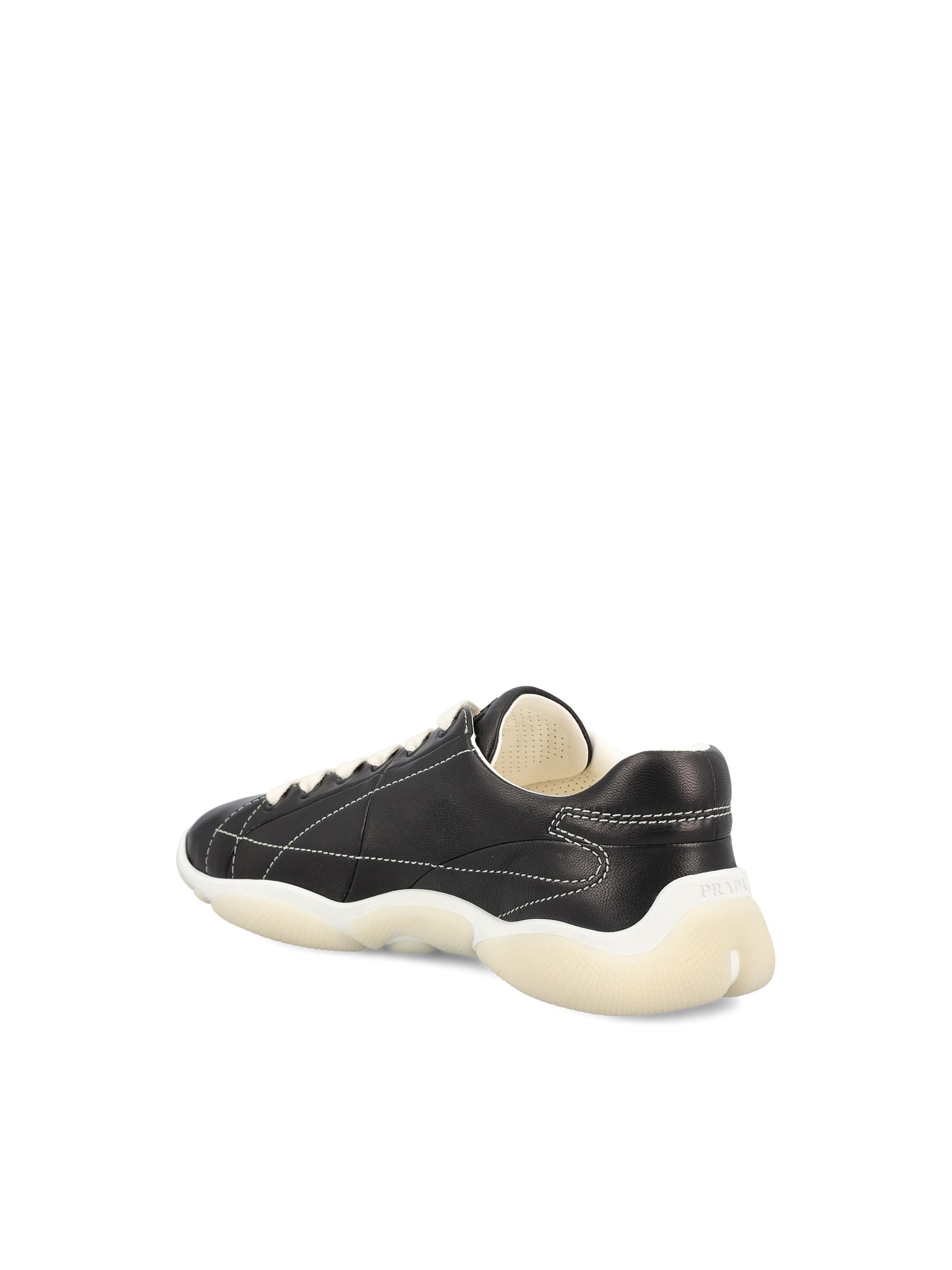 Sneakers realizzate in pelle di agnello. 1E942N 038F0632 PRADA 