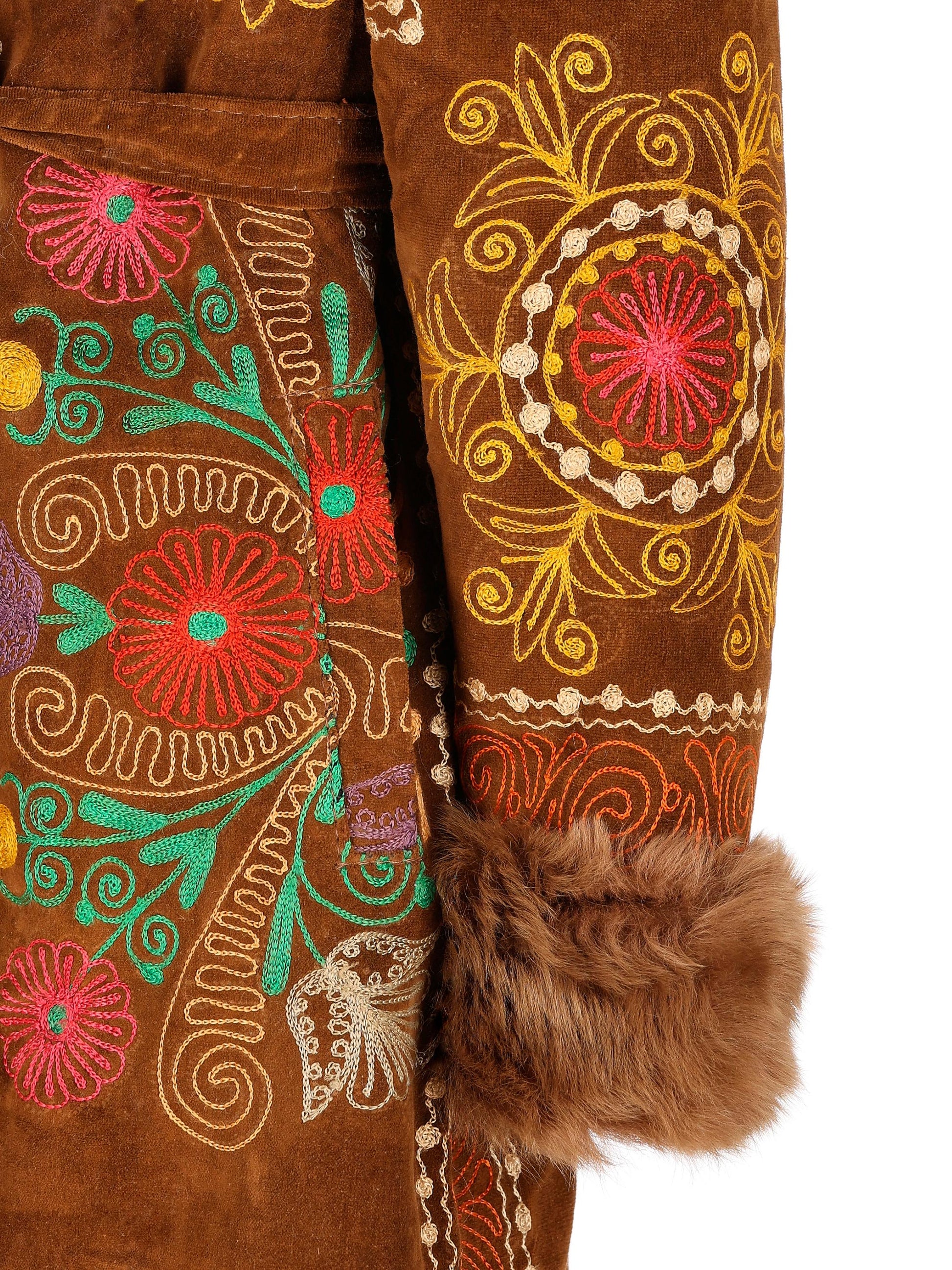 Cappotto realizzato in velluto. 1730  ZAZI 