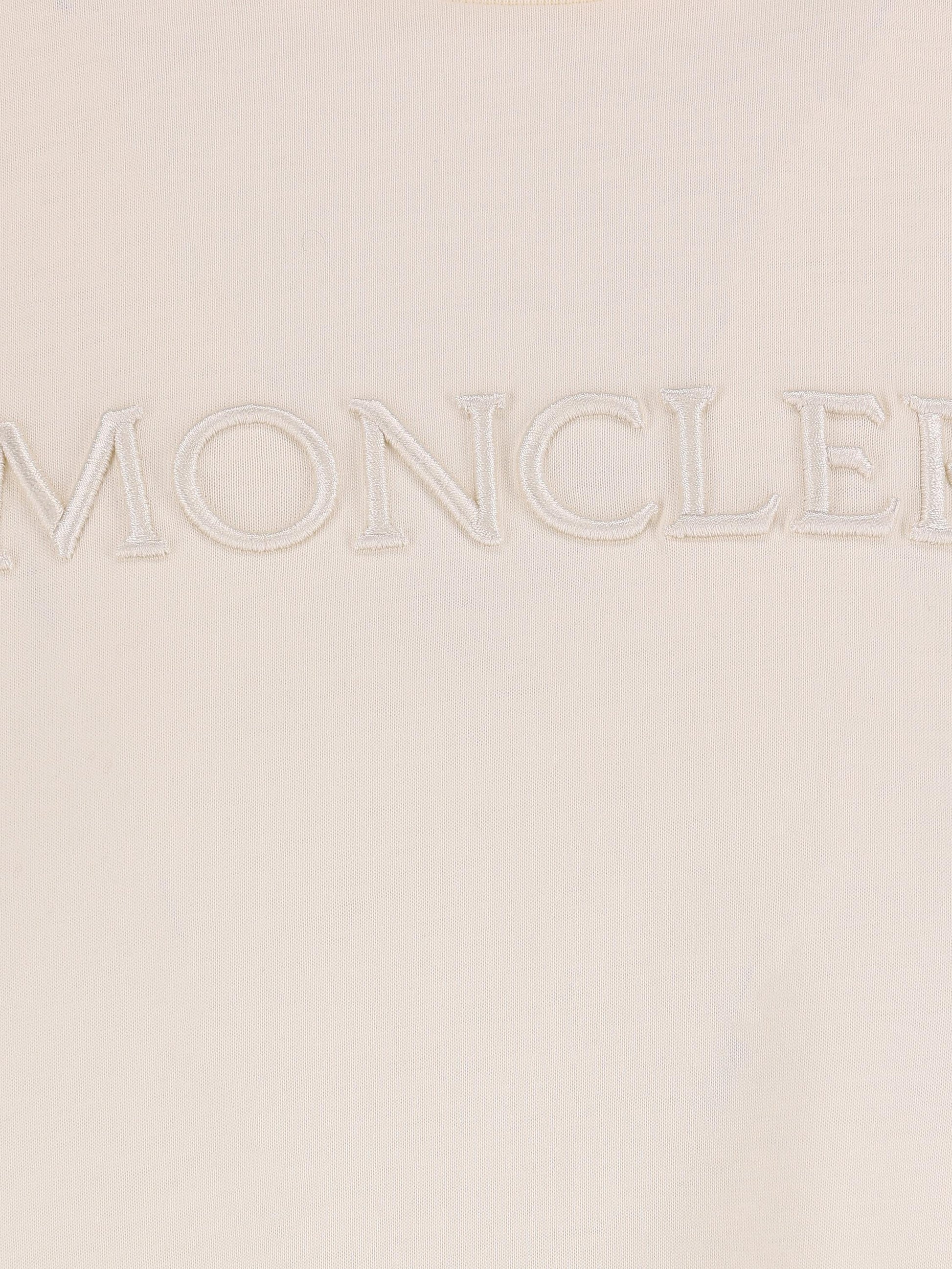 T-Shirt realizzata in cotone. W8C00021 89AUO037 MONCLER 