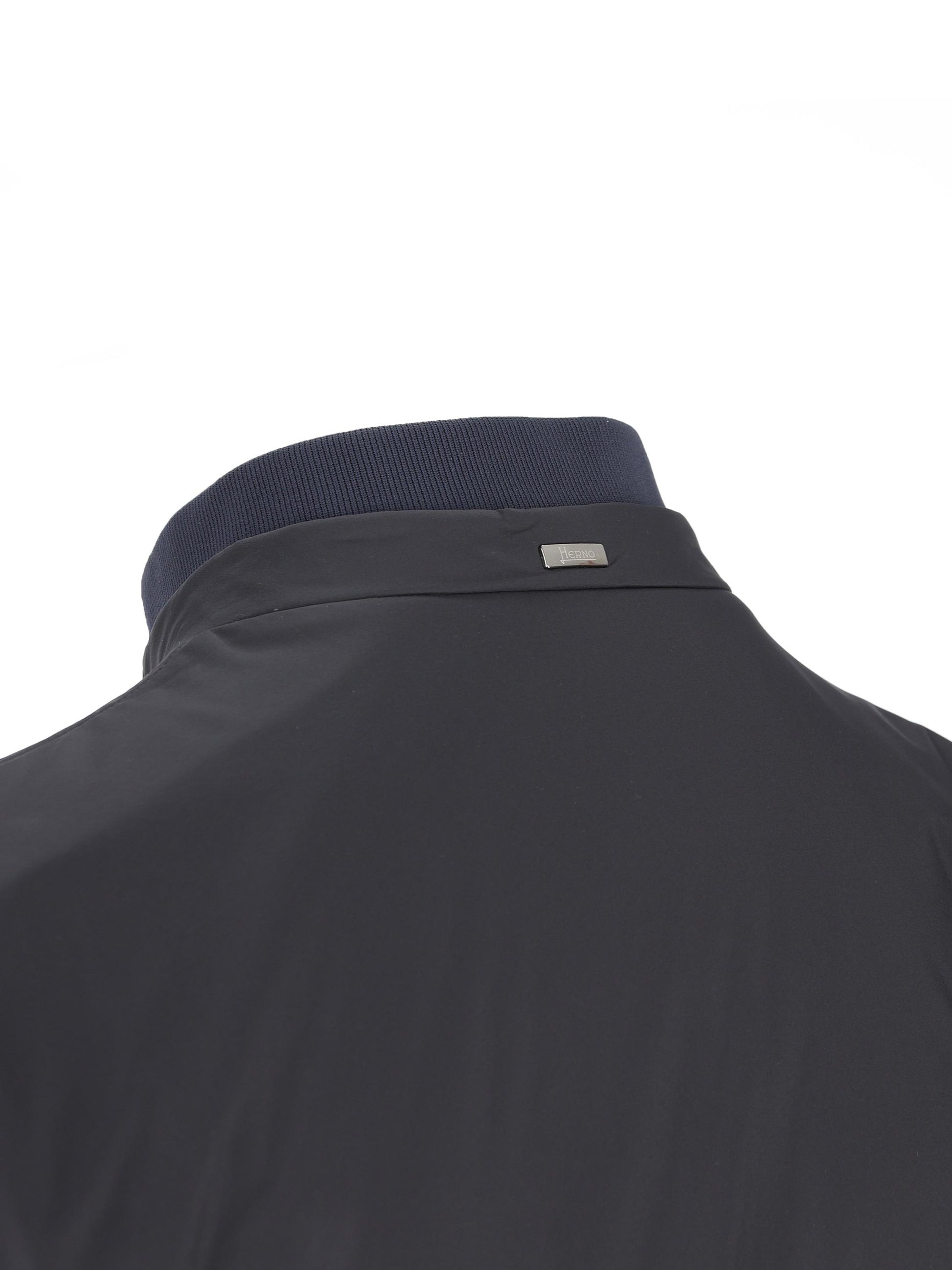 Giacca realizzata in poliammide. GI000414U 12456Z9200 HERNO 