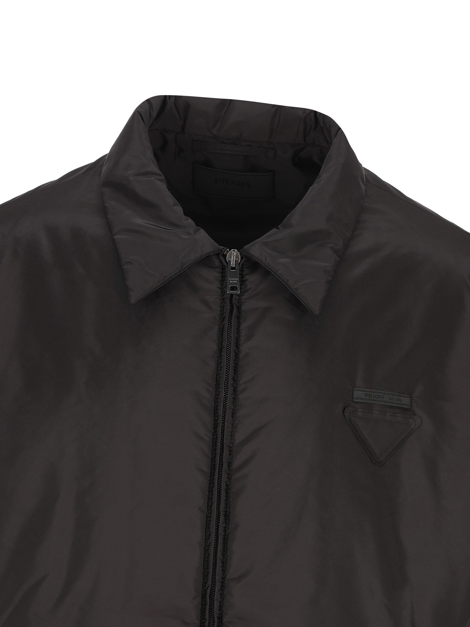 Giubbotto realizzato in re-nylon. SGC912 1WQ9F0002 PRADA 