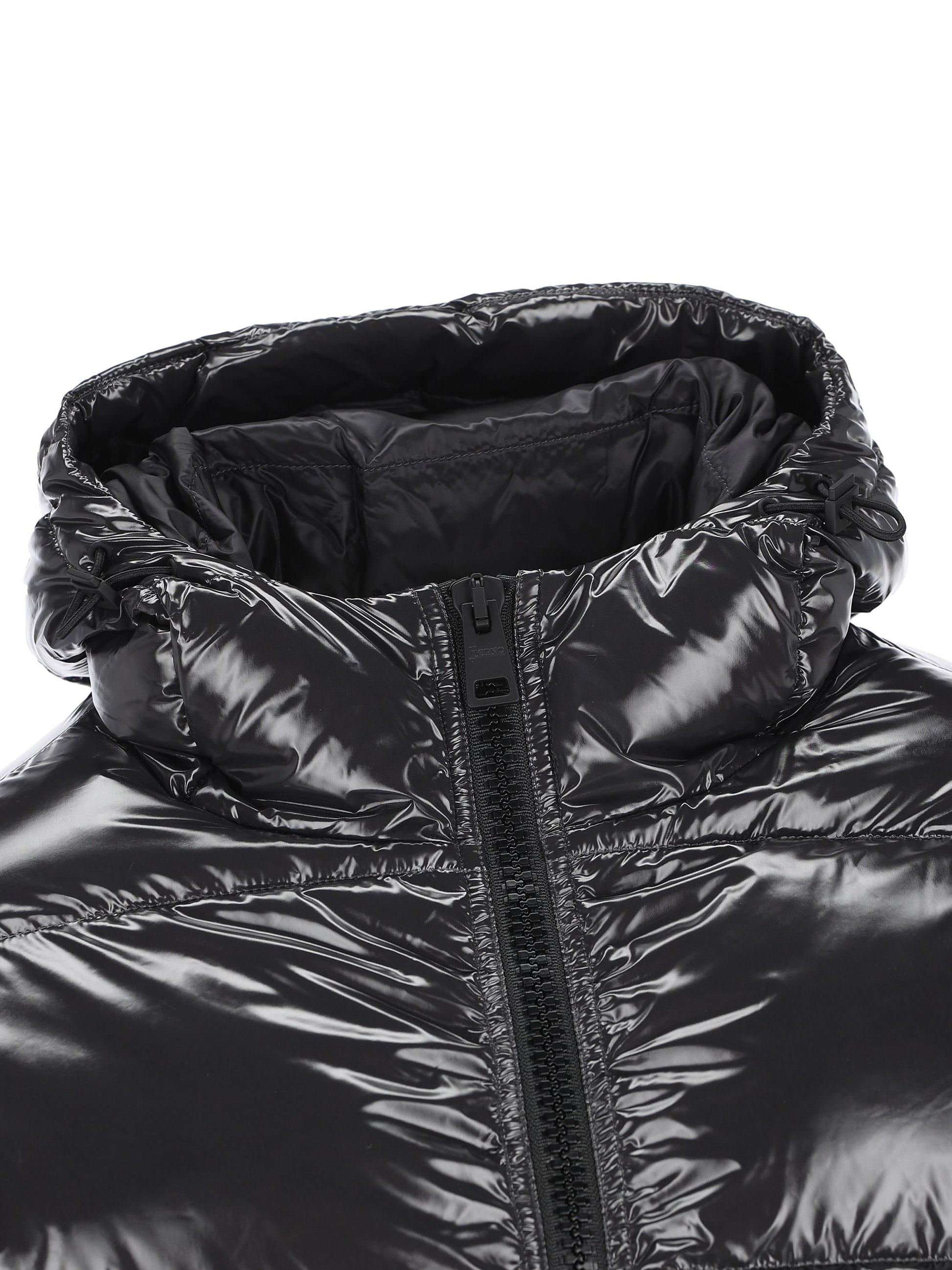 Piumino corto effetto lucido con cappuccio PI001133U 12220Z9487 HERNO 