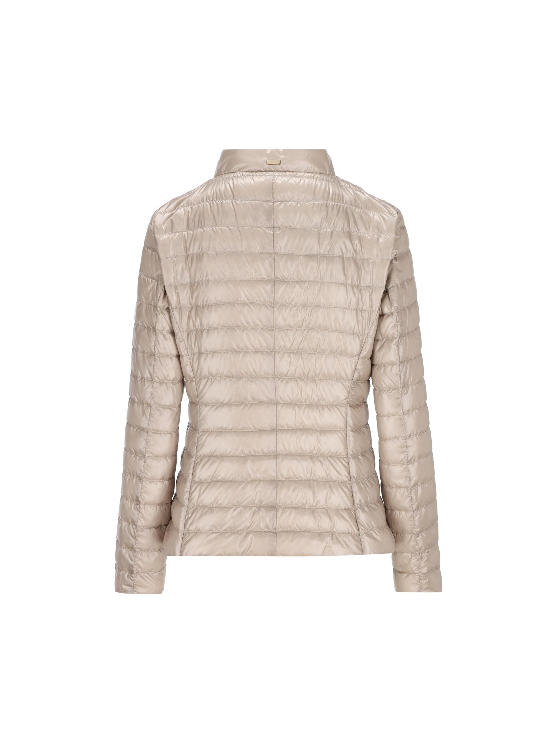 Piumino realizzato in poliammide. PI0608DIC 12017Z1985 HERNO 