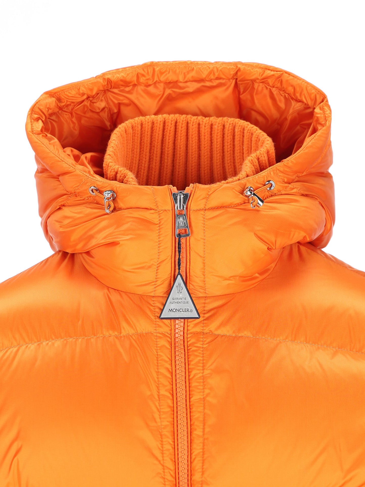 Piumino realizzato in poliammide. M1A00237 597XQ330 MONCLER 