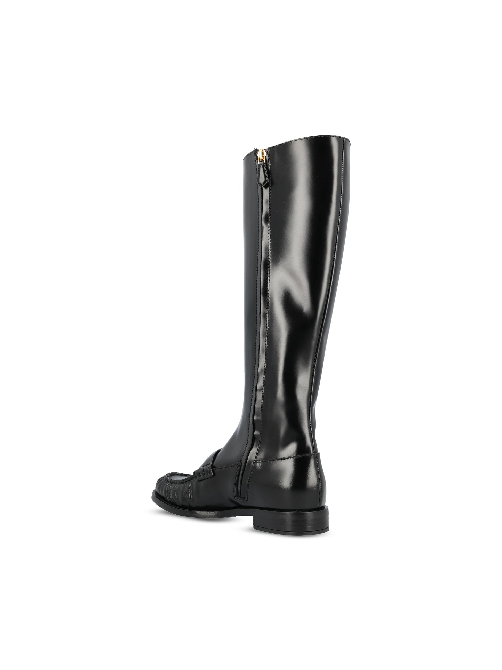 Stivali realizzati in pelle di vitello. 1W201O P39F0002 PRADA 