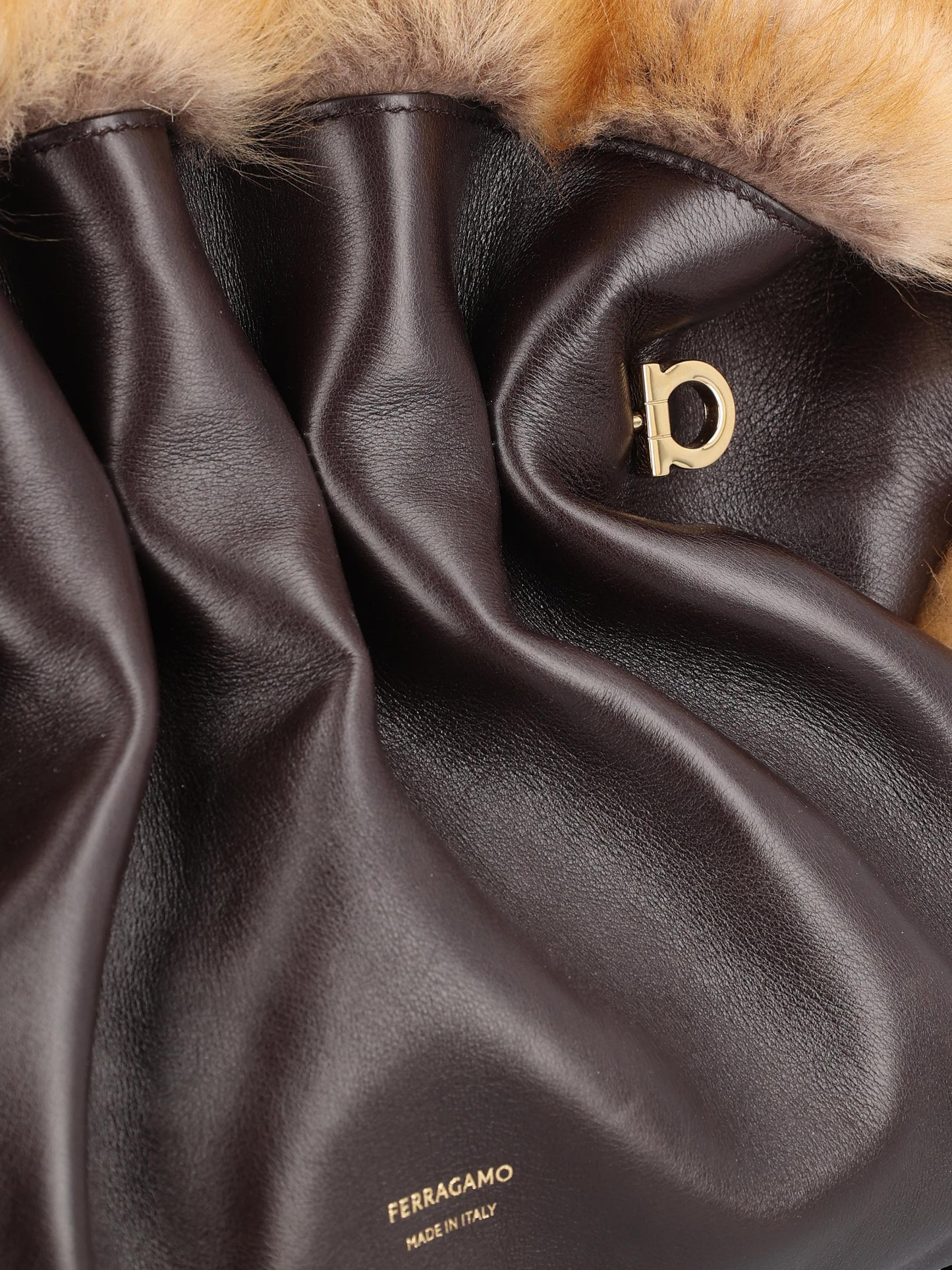 Borsa realizzata in vitello e capretto. 21A313 787845003 SALVATORE FERRAGAMO 