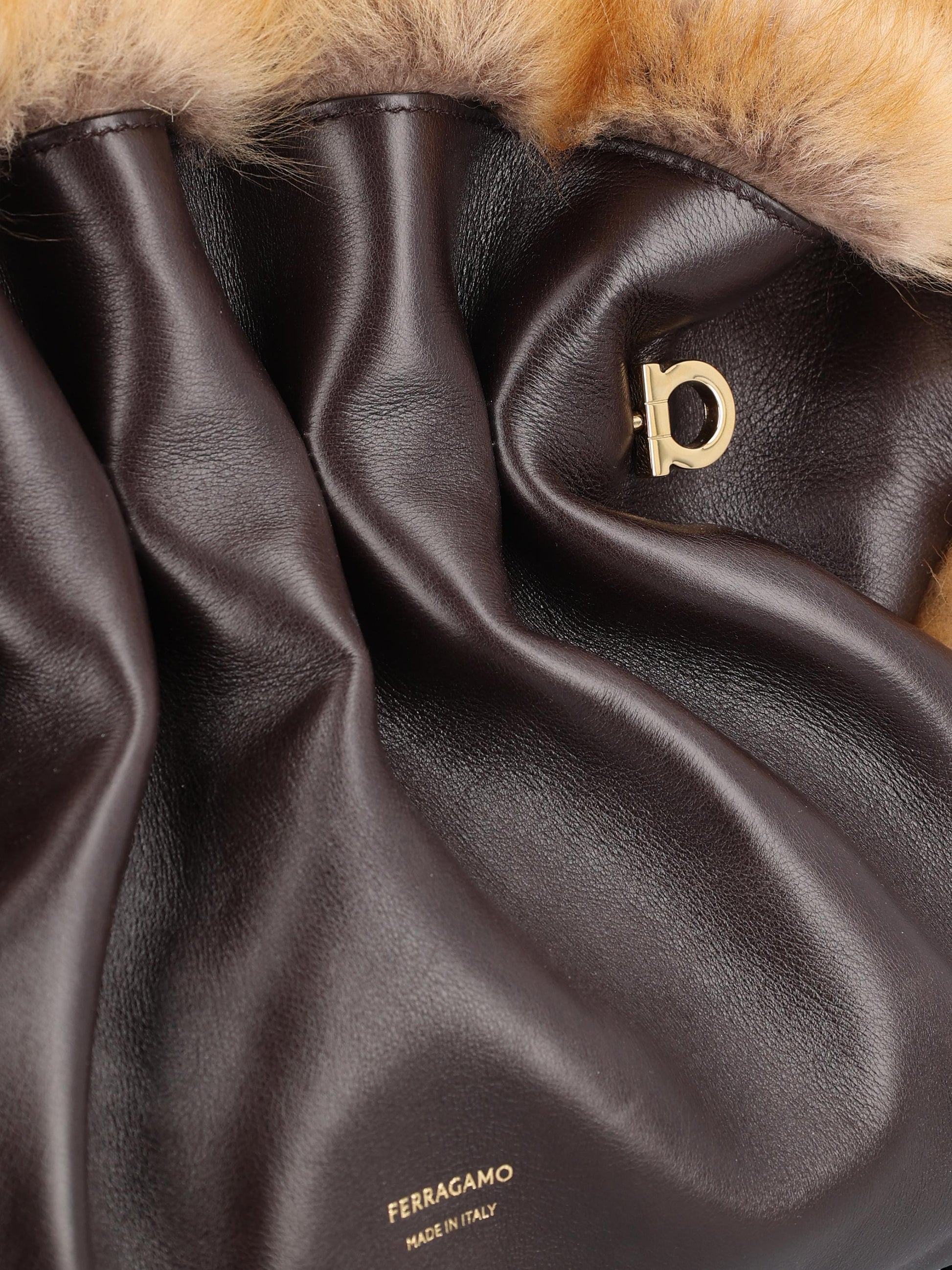 Borsa realizzata in vitello e capretto. 21A313 787845003 SALVATORE FERRAGAMO 