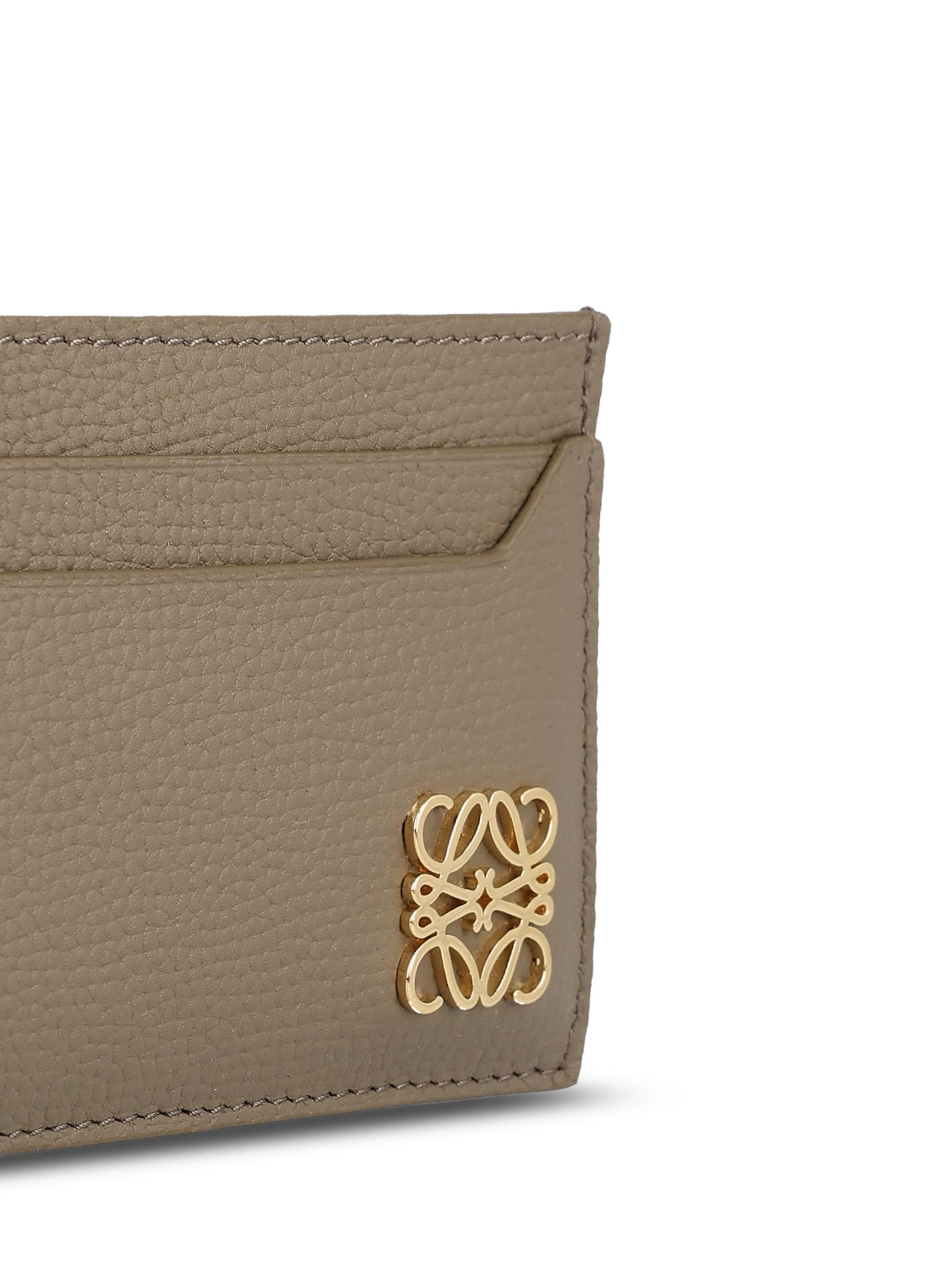 Portacarte realizzato in pelle di vitello. C821075X09 3170 LOEWE 