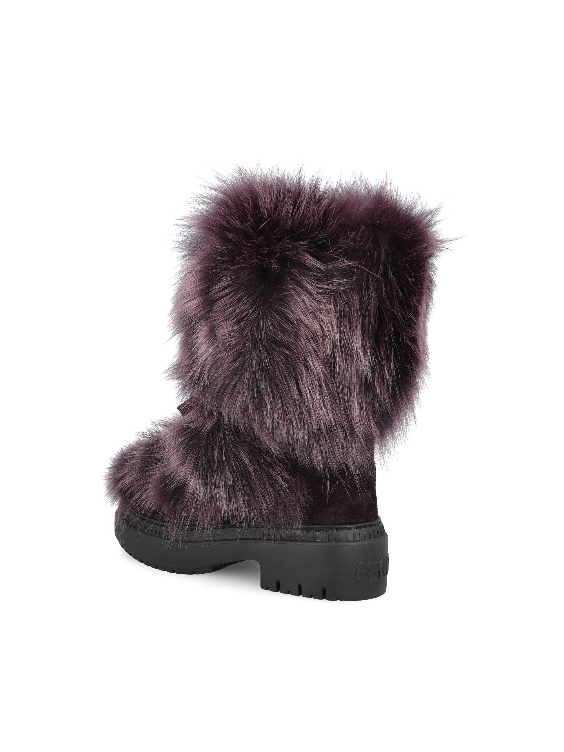Stivali realizzati in pelle di vitello. 8T8591 AOSUF1PZP FENDI 