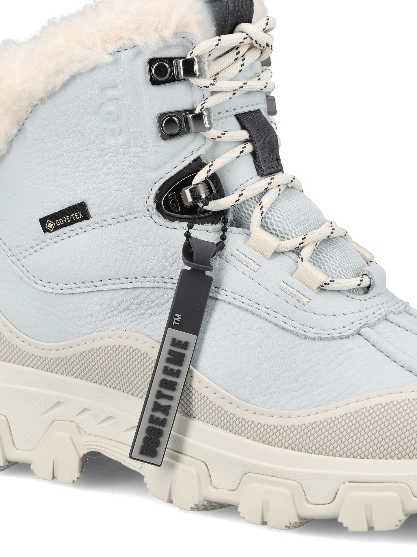 Scarponcini realizzati in pelle e materiale sintetico. 1169031 REF UGG 