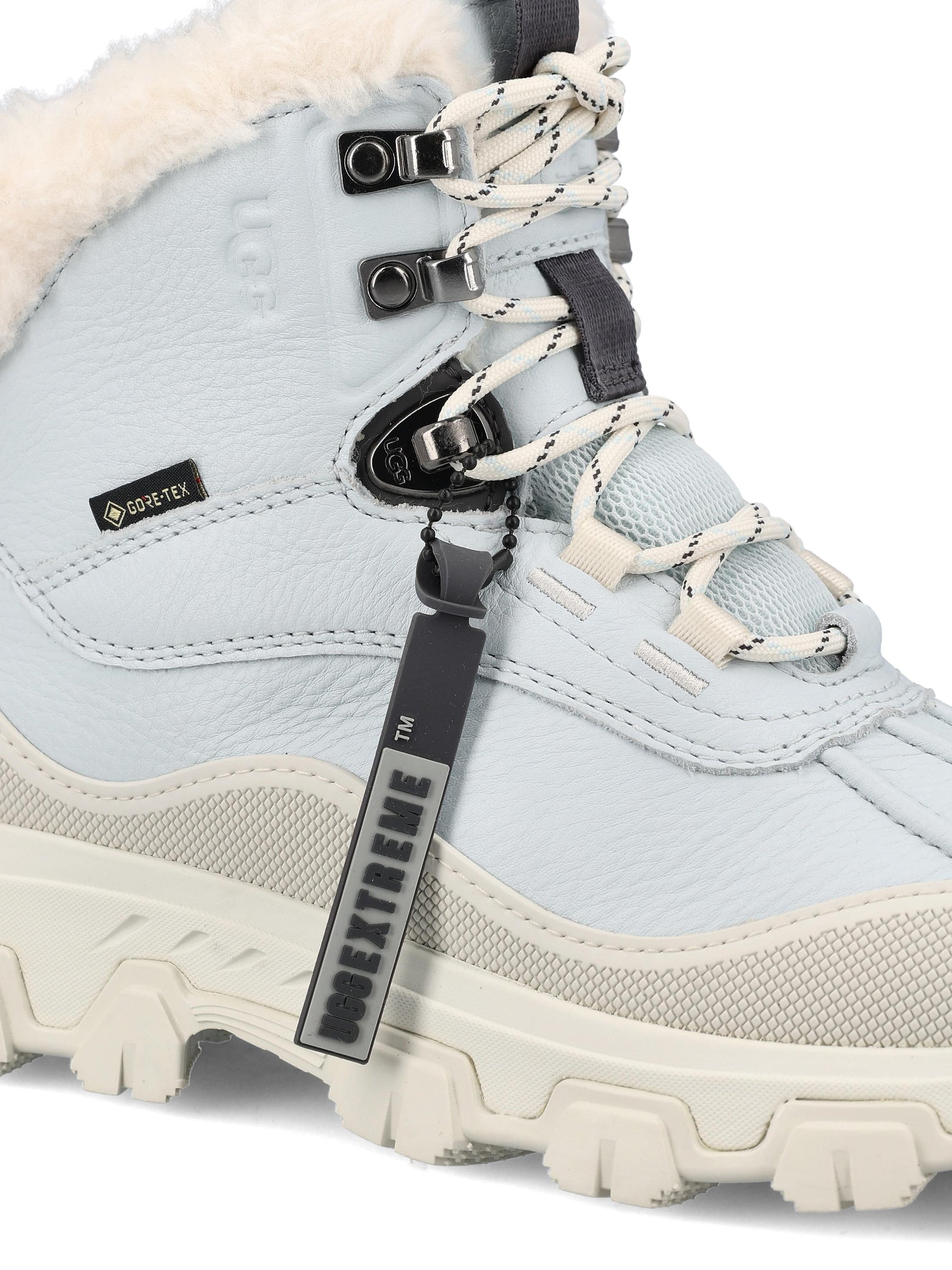 Scarponcini realizzati in pelle e materiale sintetico. 1169031 REF UGG 