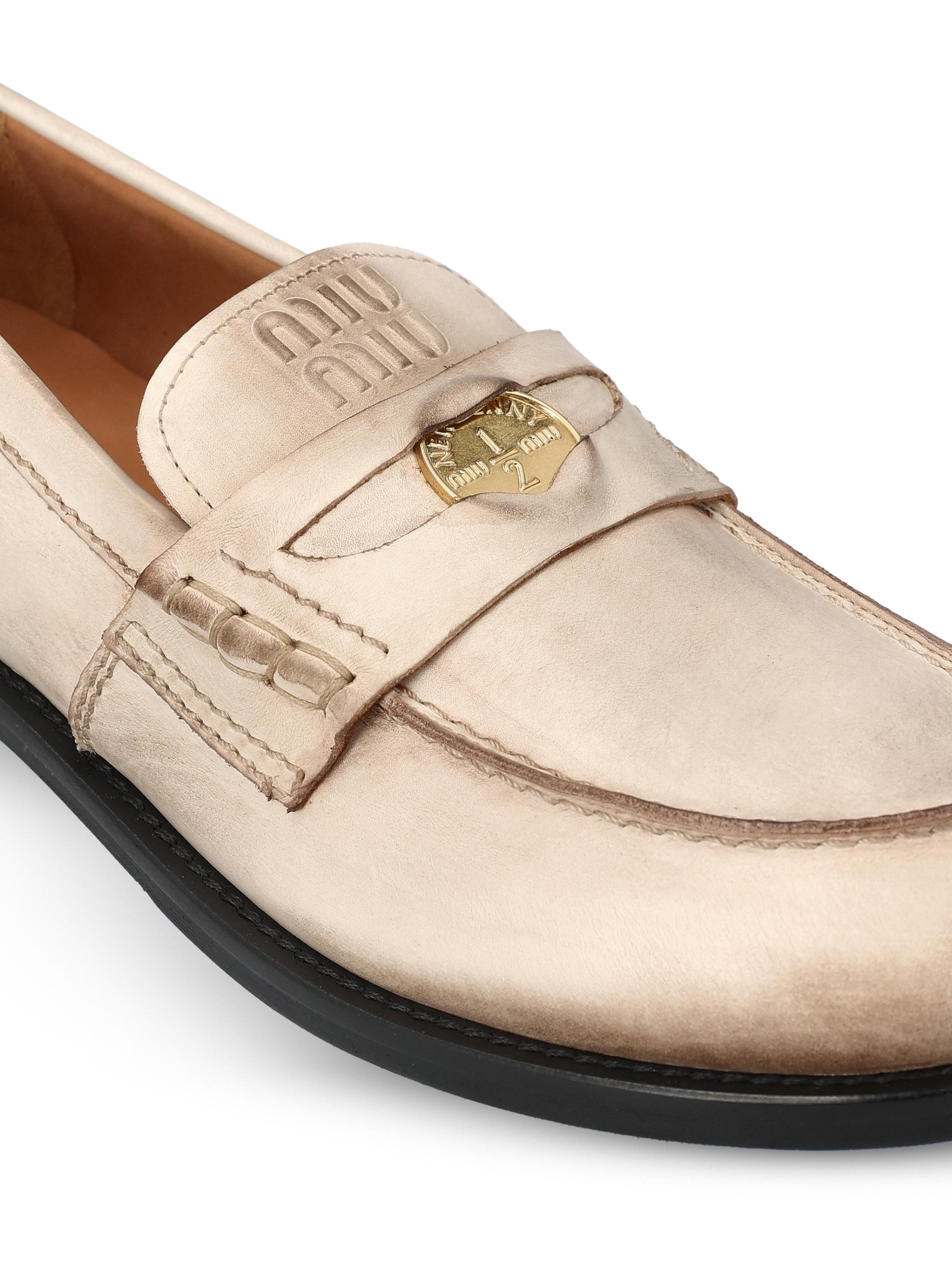 Mocassini realizzati in pelle di vitello. 5D773D 537F0304 MIU MIU 