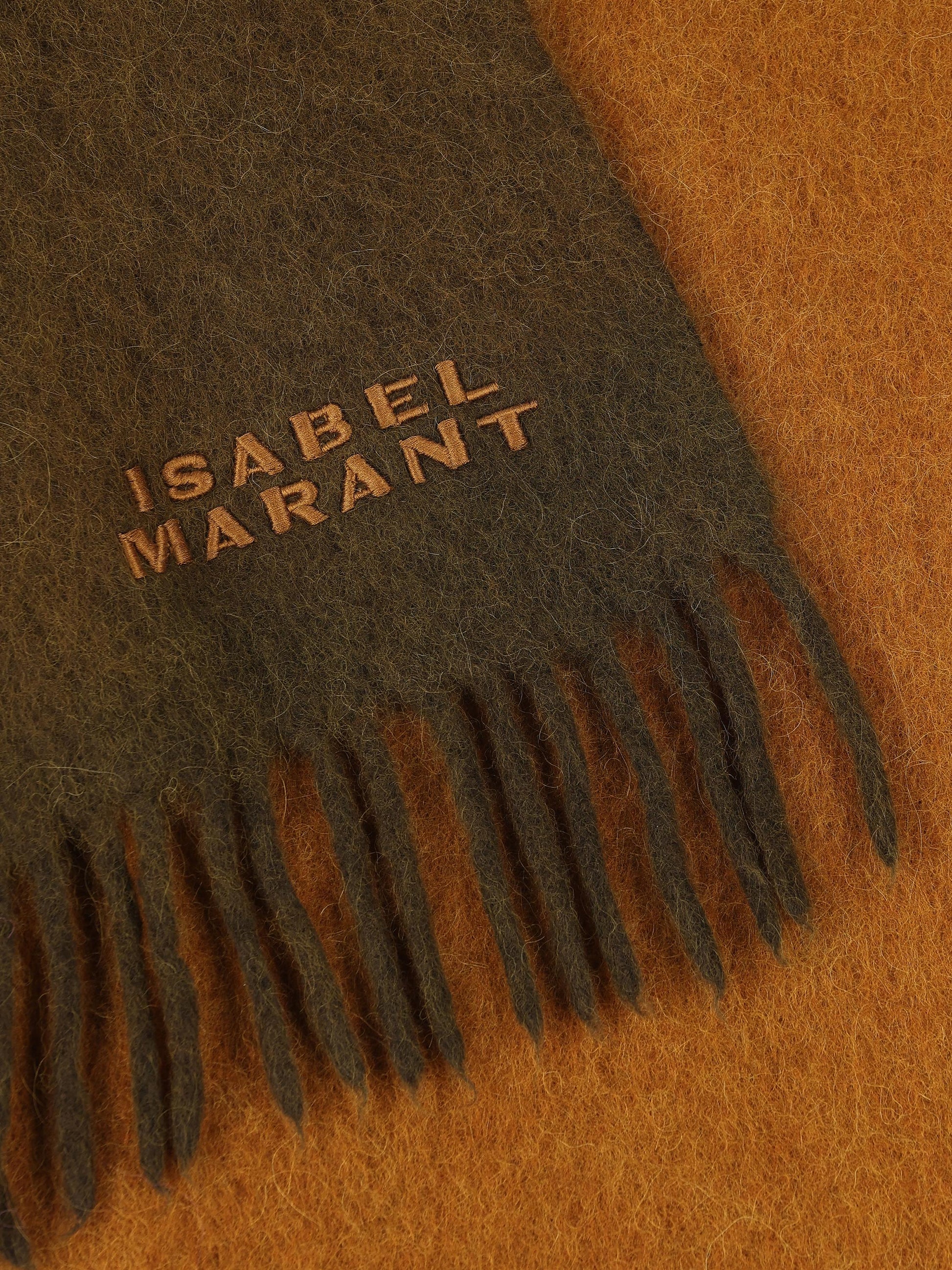 Sciarpa realizzata in alpaca e poliammide. 25AEC115XFA-C3C03A 67KI ISABEL MARANT 