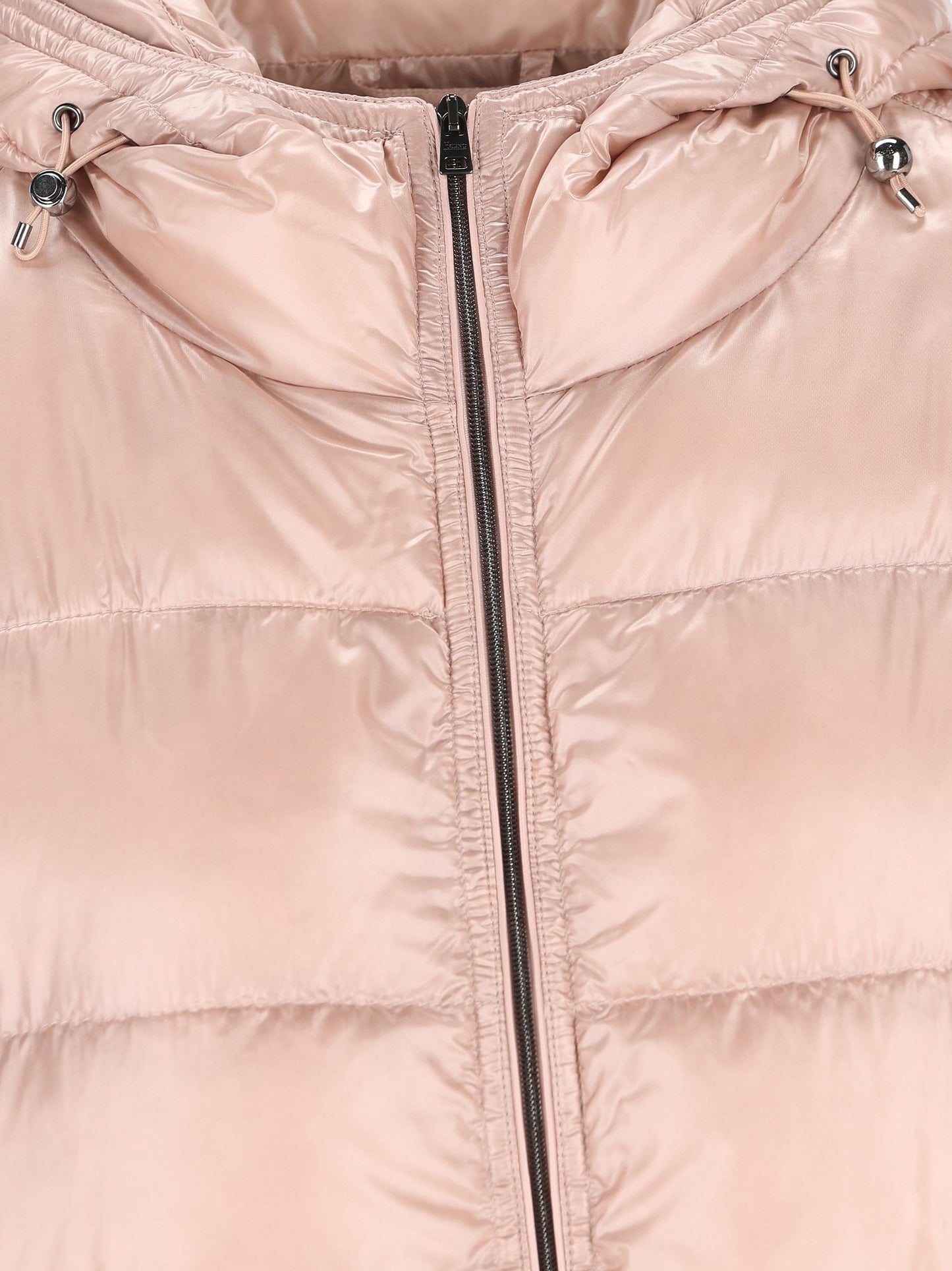 Piumino realizzato in poliammide. PI002062D 120174040 HERNO 