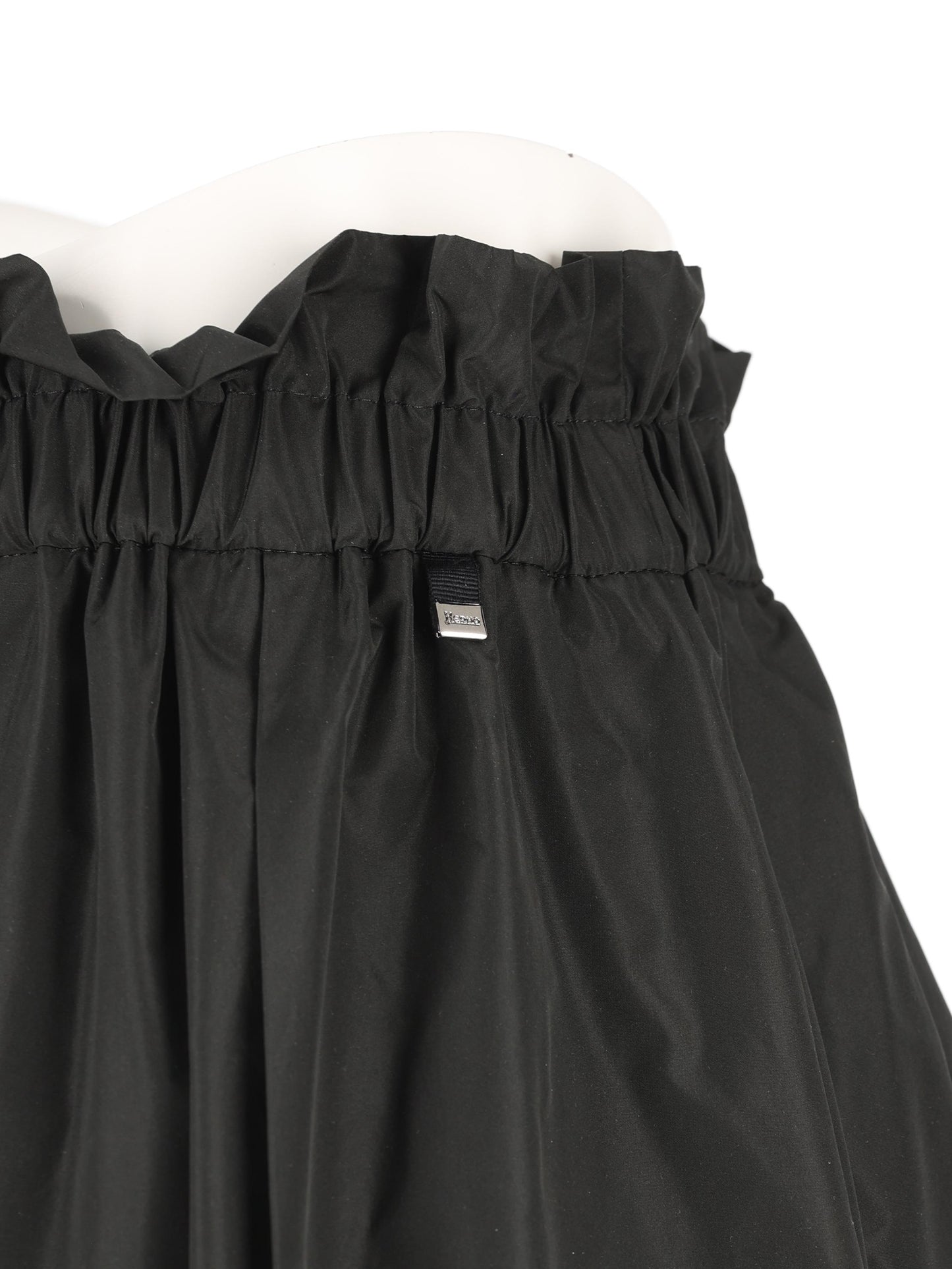 Gonna realizzata in poliestere. GN000044D 12483Z9300 HERNO 