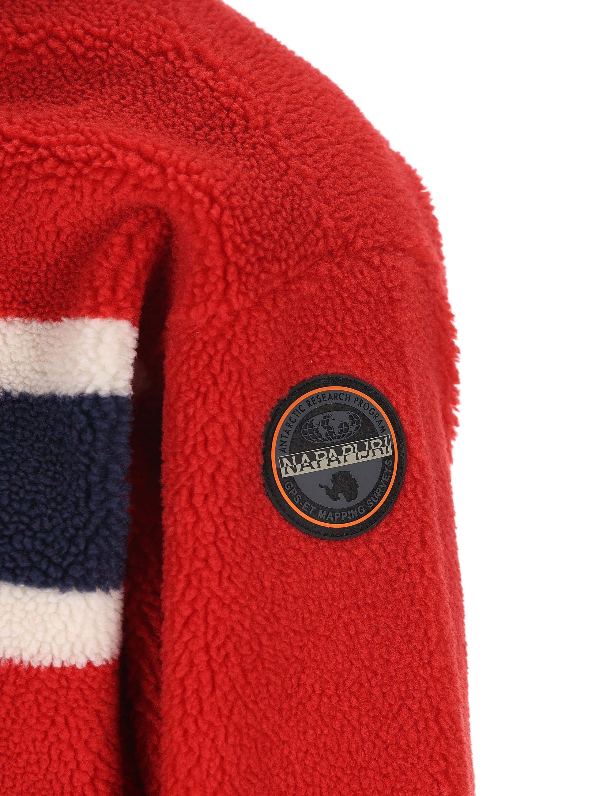 Pile realizzato in poliestere. NP0A88TCFZF1  NAPAPIJRI 