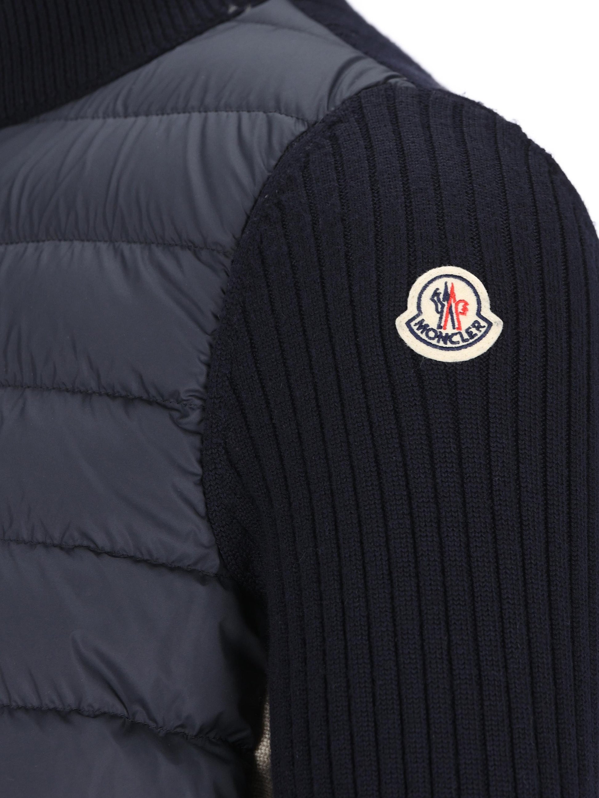 Cardigan realizzato in lana. M9B00003 M1131776 MONCLER 