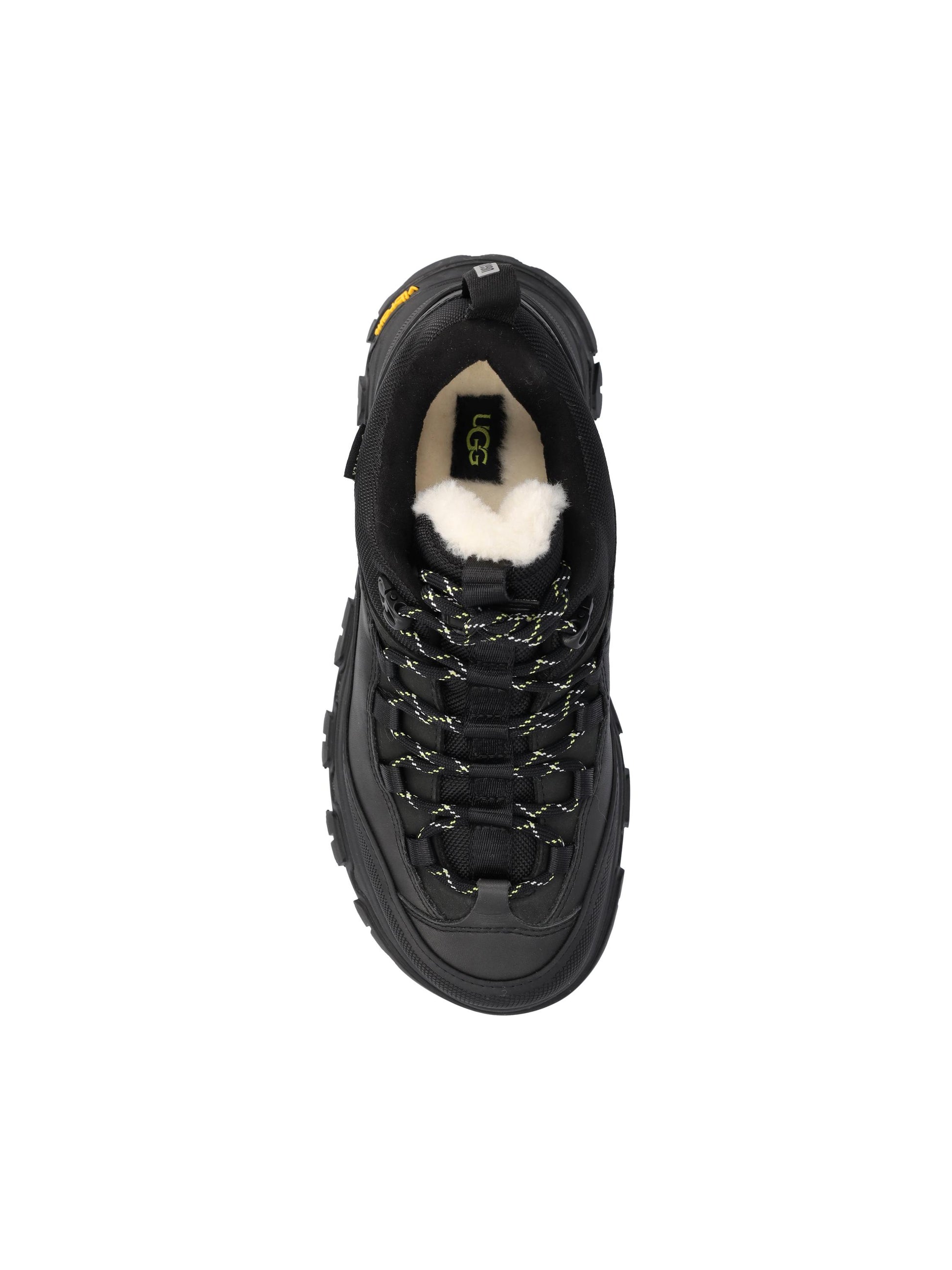 Sneakers realizzate in pelle impermeabile. 1171434 BLK UGG 