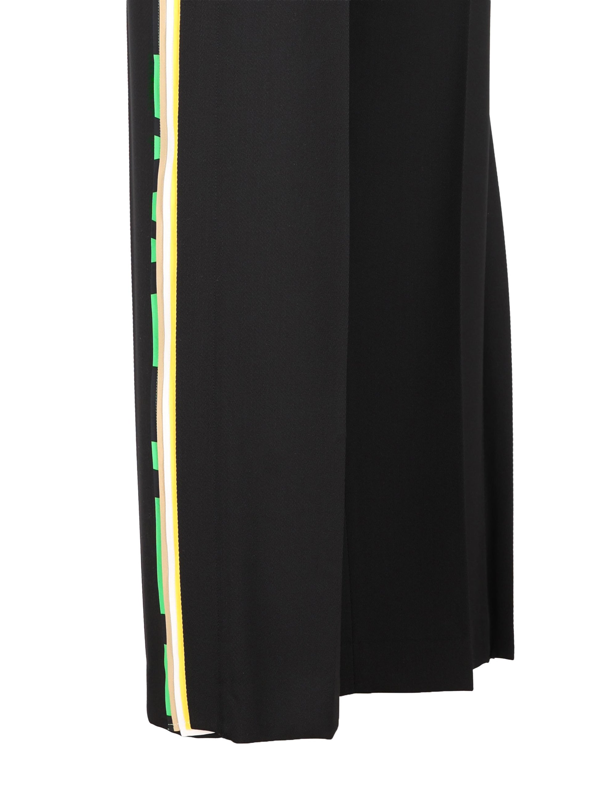 Pantaloni realizzati in lana. S540Y04XNW 1100 LOEWE 