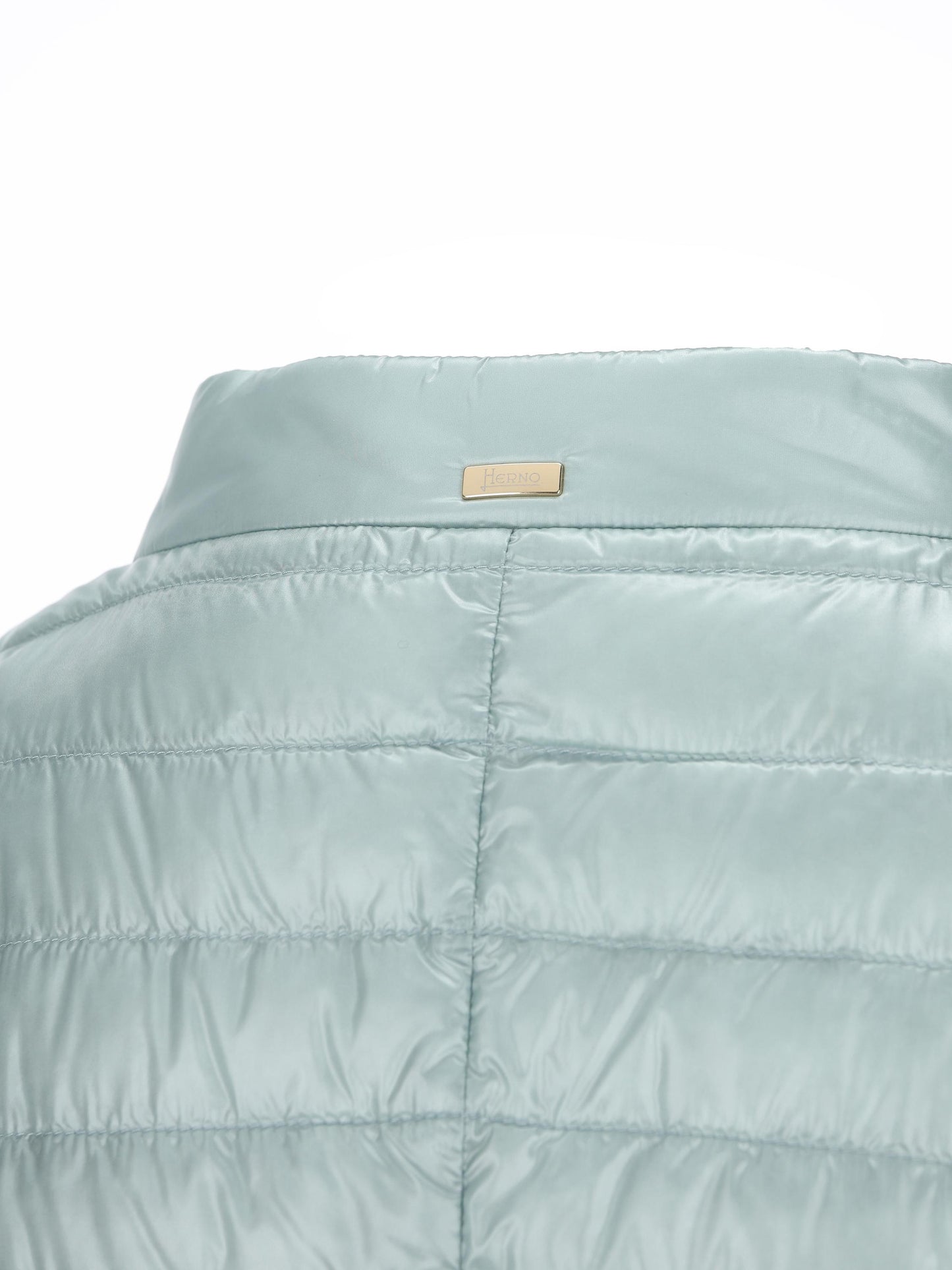 Piumino realizzato in poliammide. PI0608DIC 12017Z9014 HERNO 