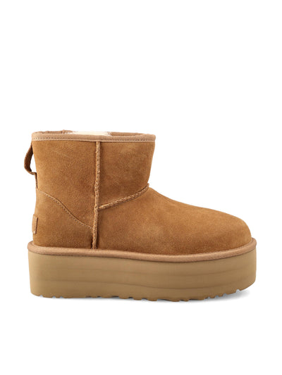 Stivali Classic Mini con plateau in pelle scamosciata. 1134991 CHE UGG 