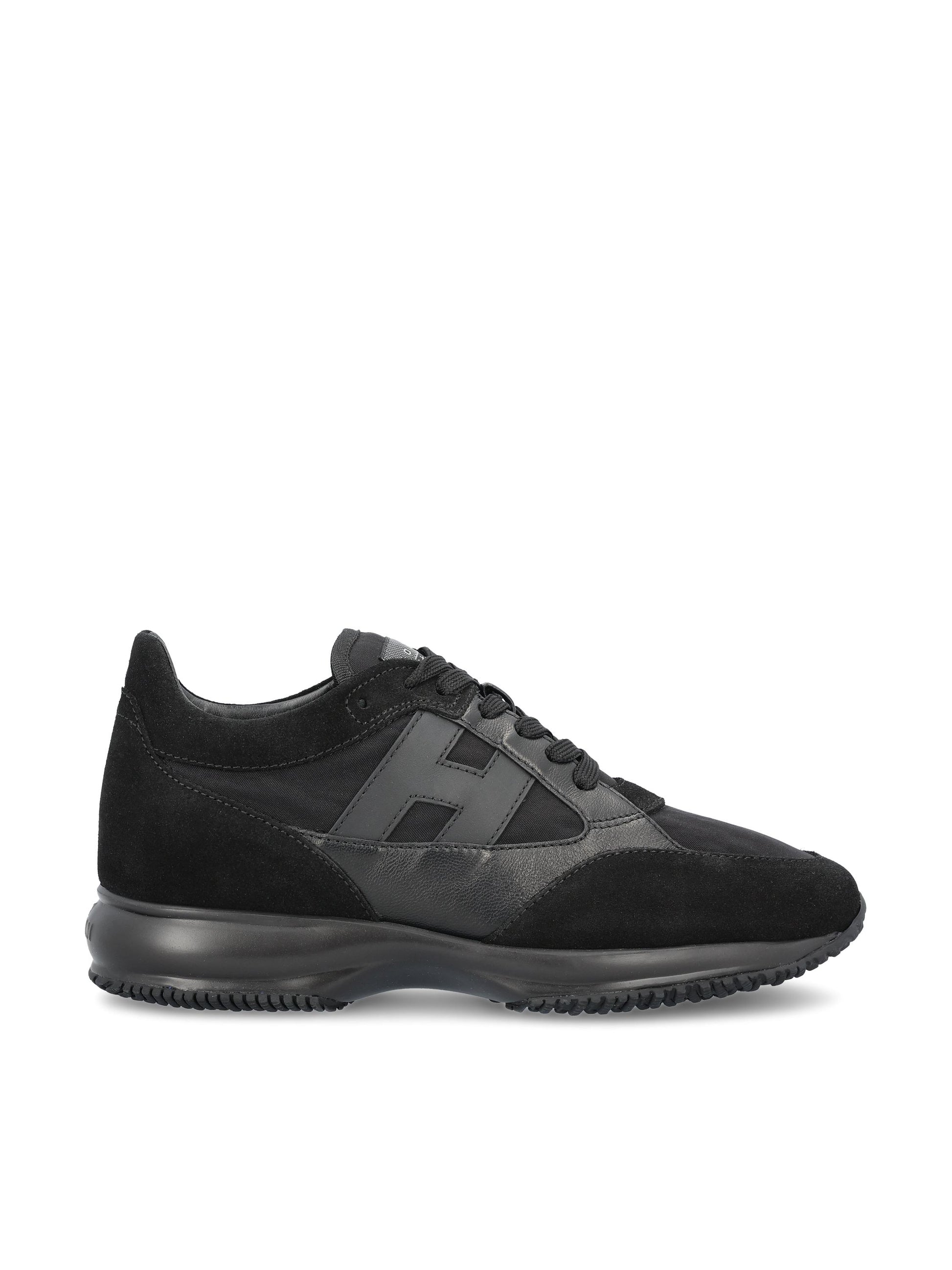 Sneakers realizzate in pelle scamosciata. HXW7130GC80UZA B999 HOGAN 