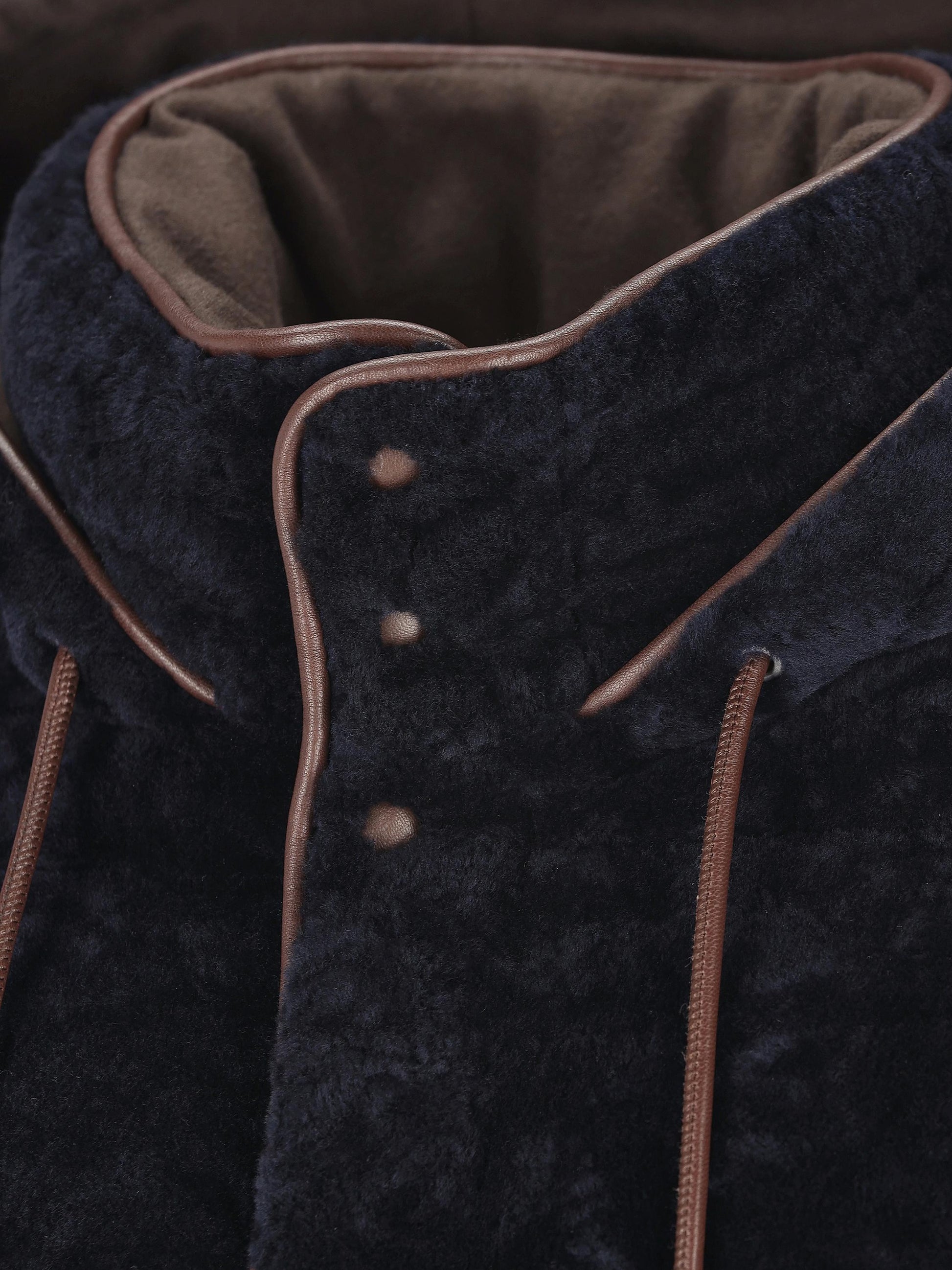 Gilet realizzato in shearling. H526Y2SL45 3118 LOEWE 