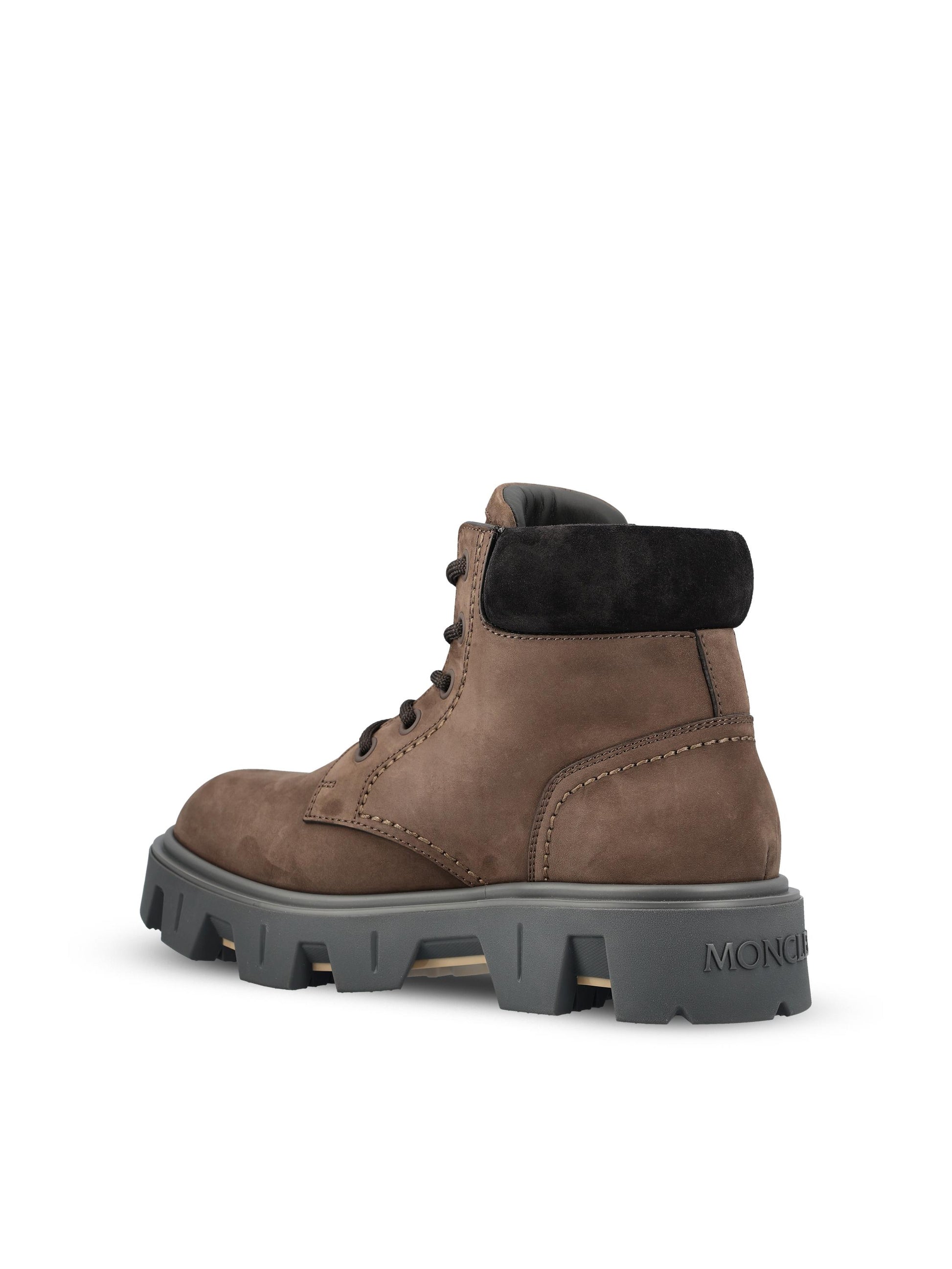 Stivali in pelle scamosciata. M4F00010 M6882258 MONCLER 