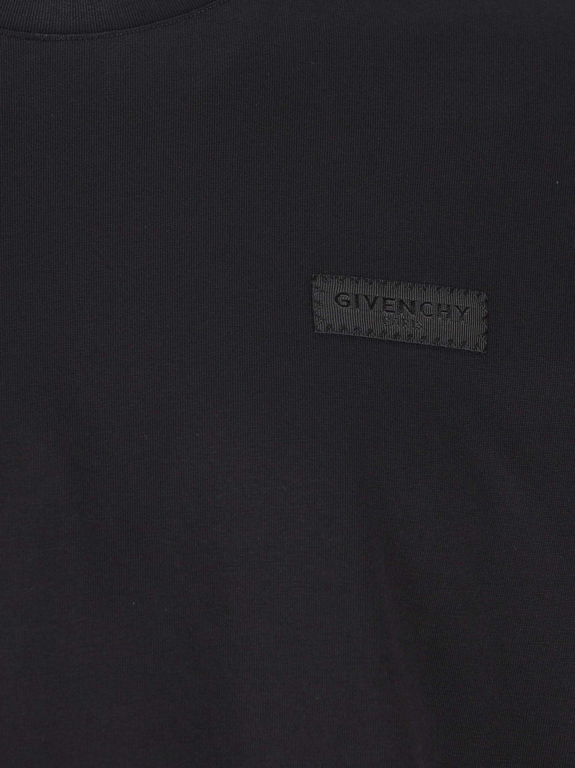 T-Shirt realizzata in cotone. BM71NK3YSJ 001 GIVENCHY 