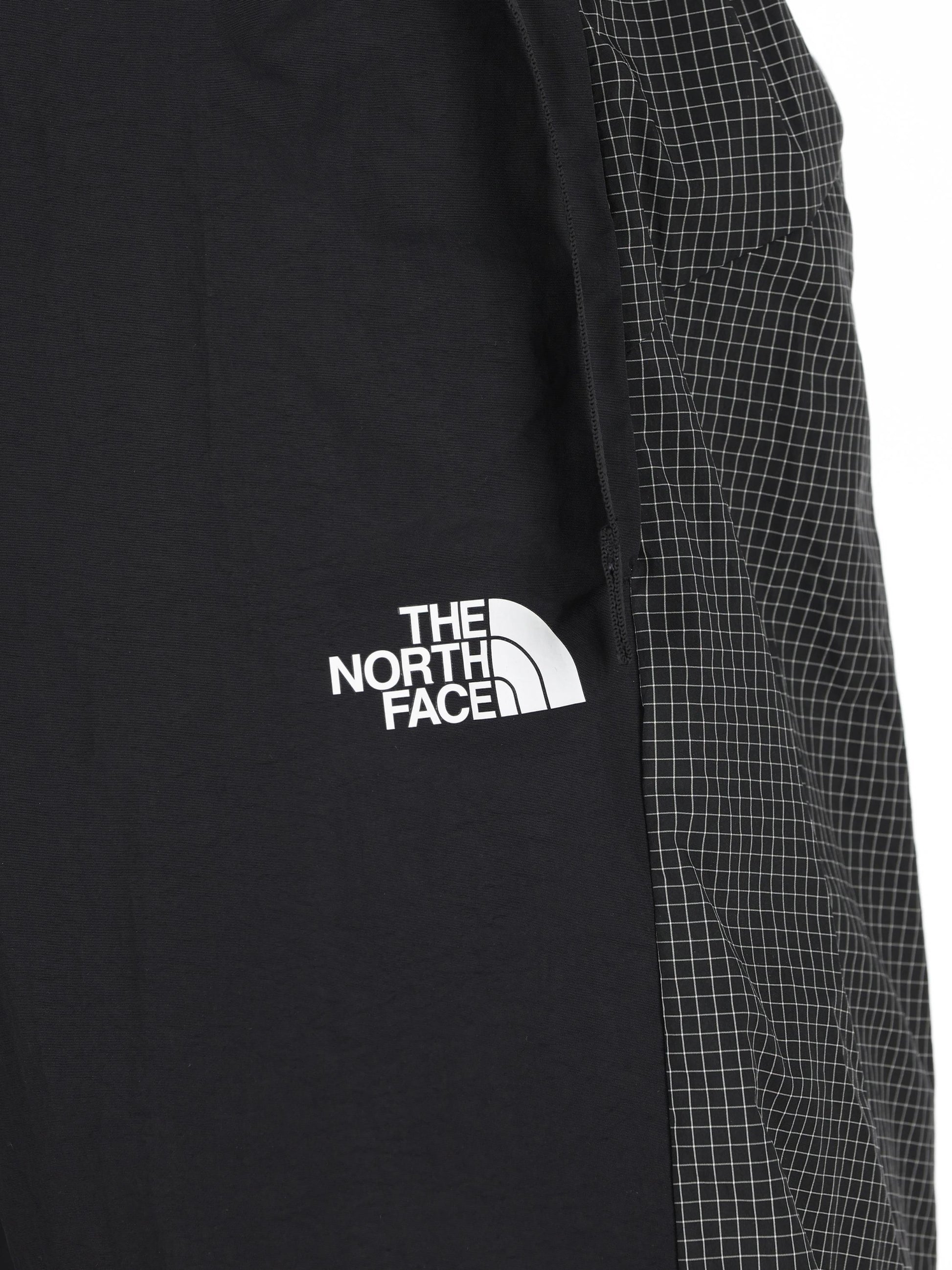 Shorts realizzati in nylon. NF0A8GE5 JK31 THE NORTH FACE 