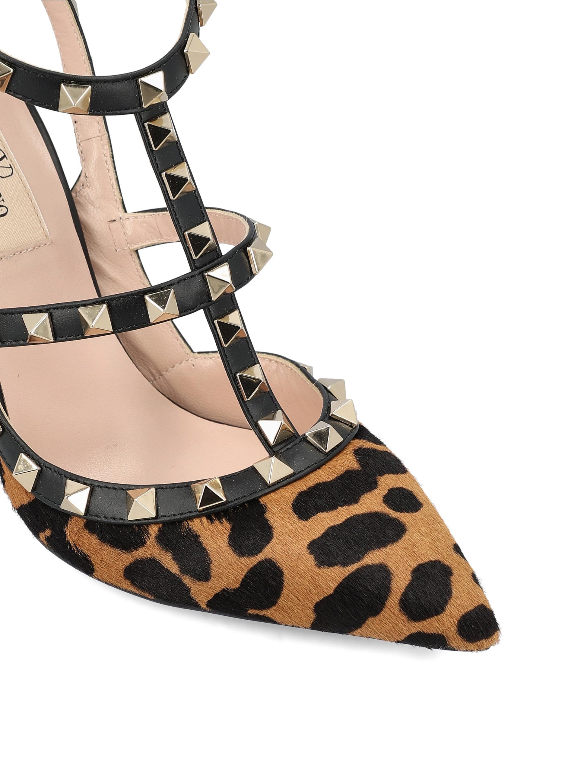 Décolleté realizzate in pelle di vitello. 7W0S0393AMX AB7 VALENTINO GARAVANI 