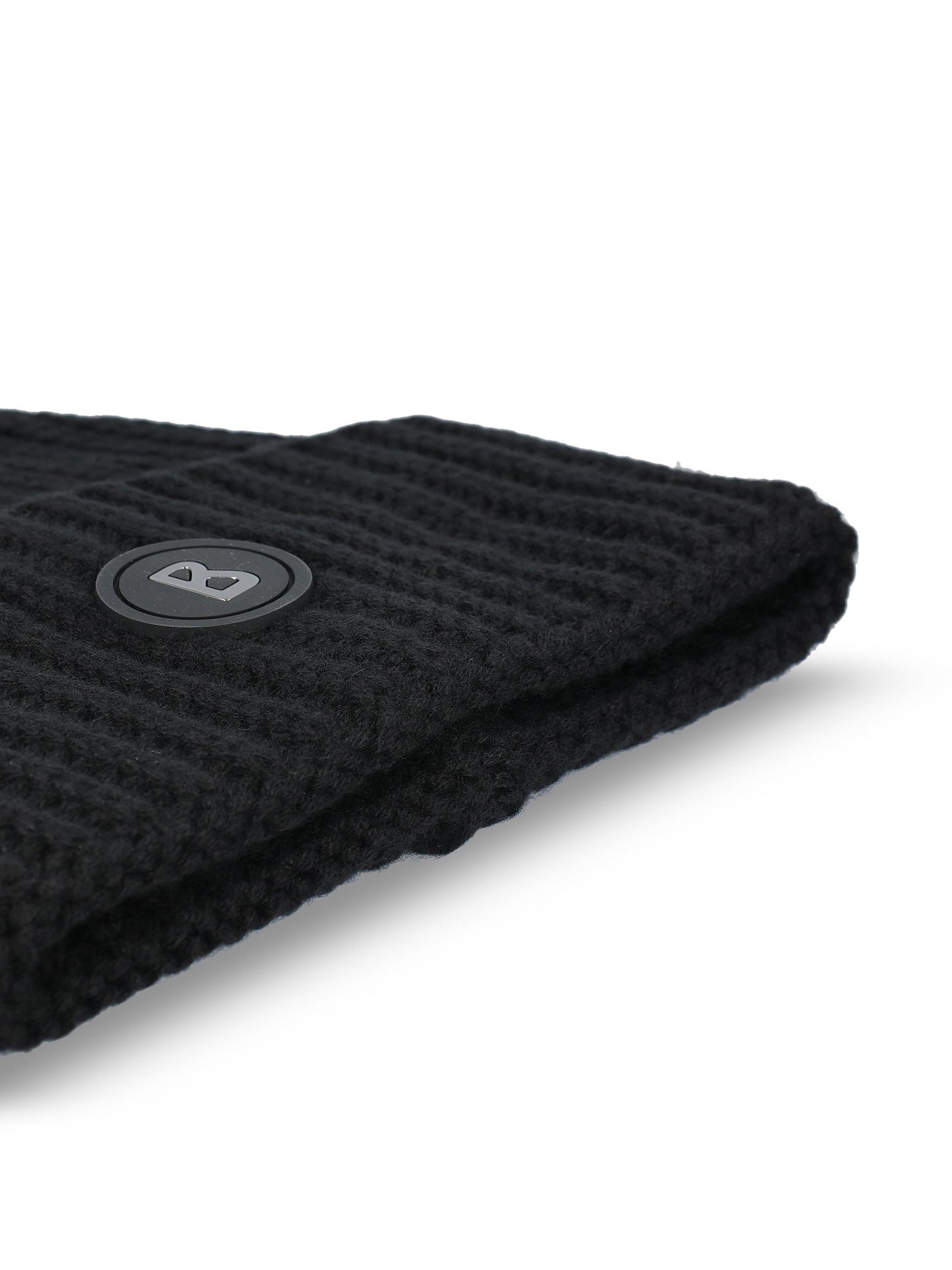 Cappellino realizzato in cashmere. 91198521 026 BOGNER 