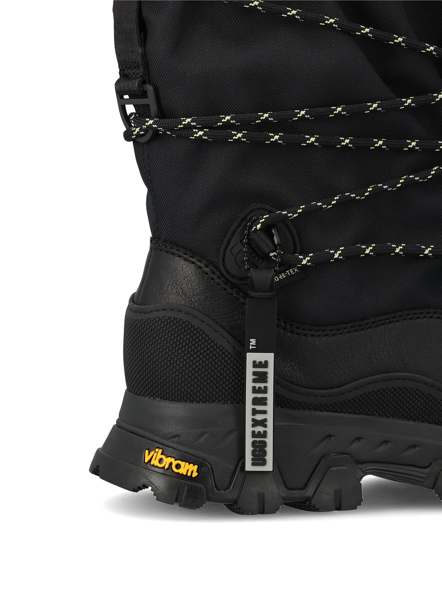 Stivali realizzati in pelle impermeabile. 1161890 BLK UGG 