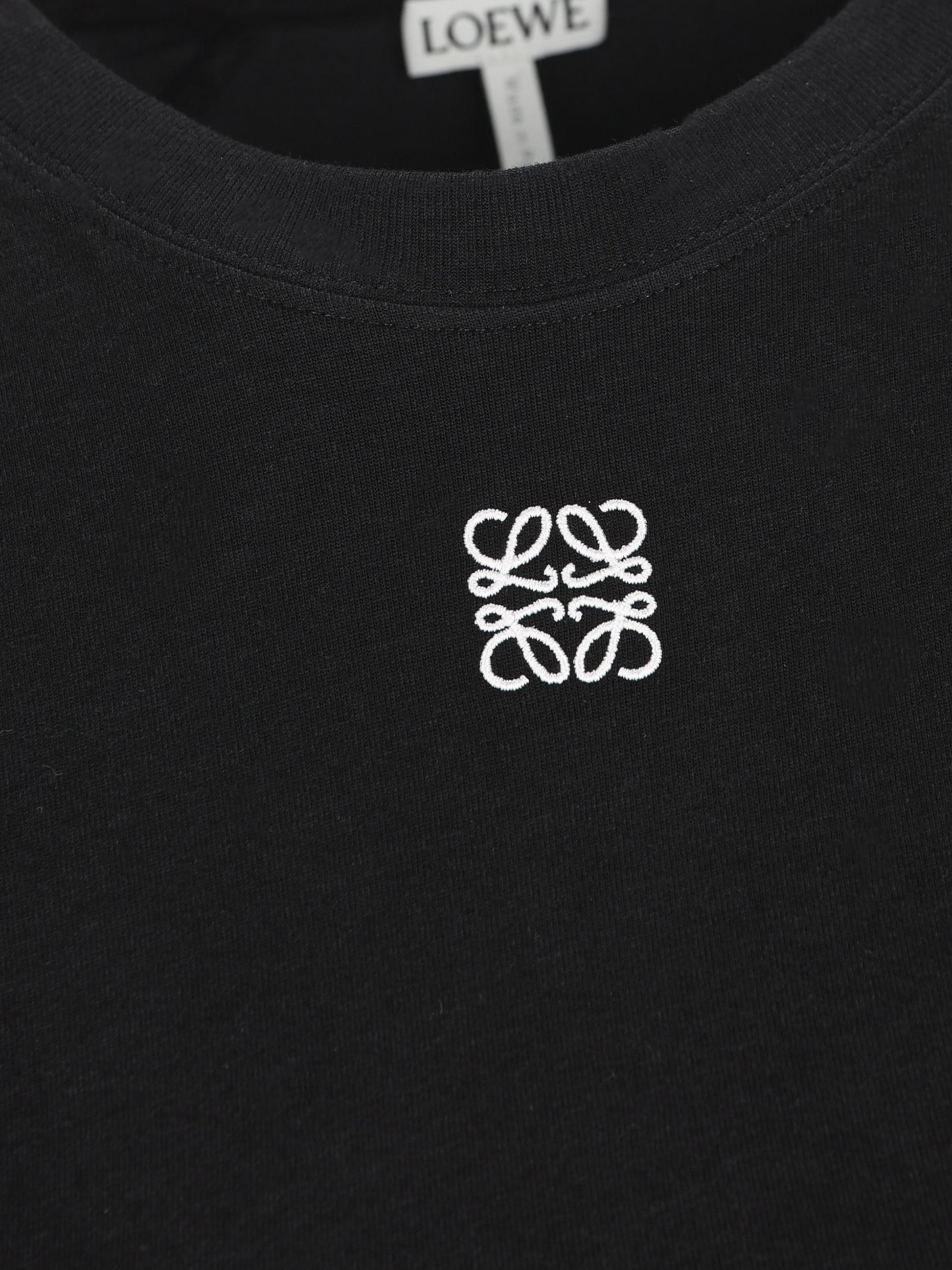 T-Shirt realizzata in cotone. S359Y22XA7 1100 LOEWE 