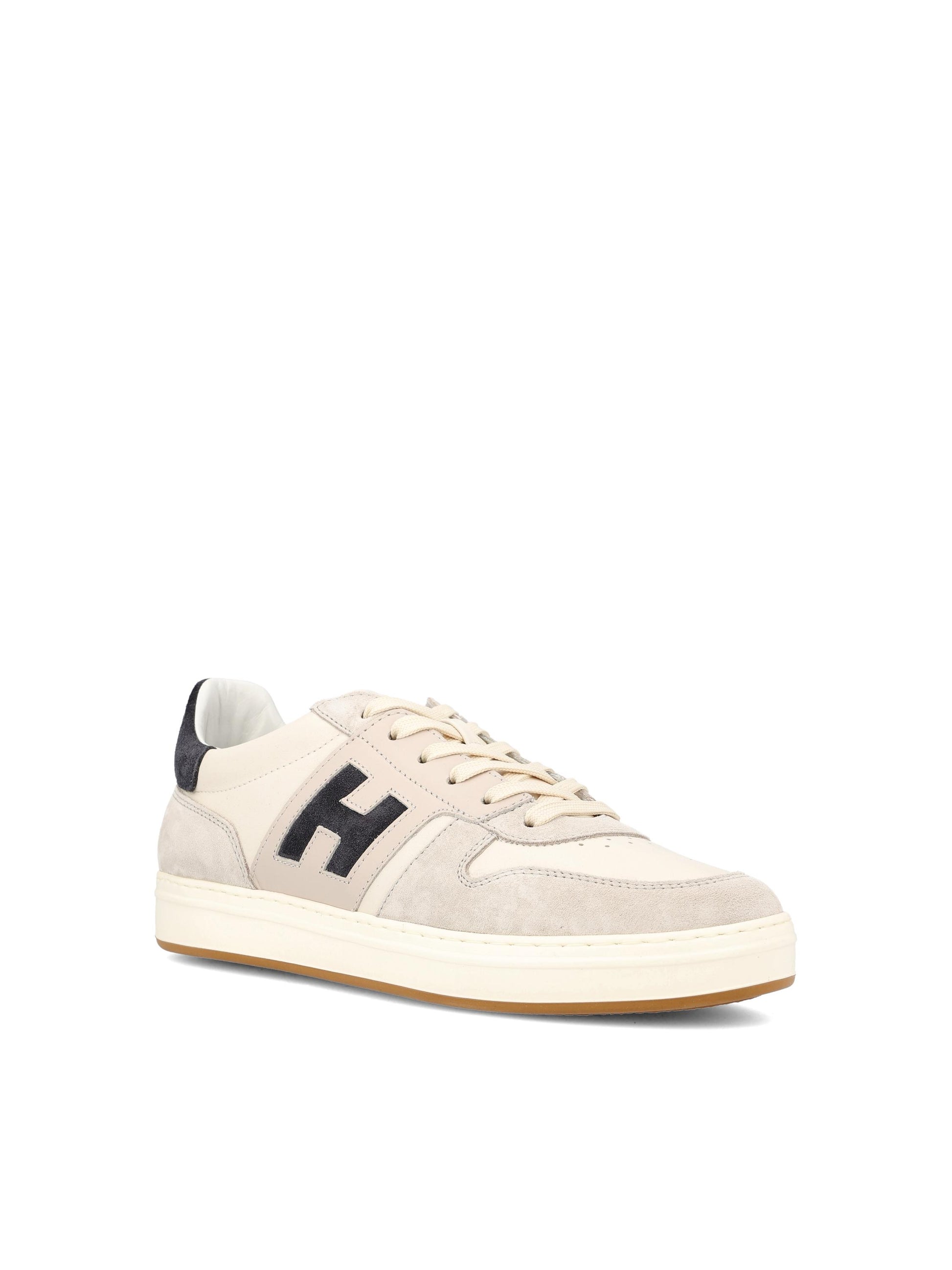 Sneakers realizzate in pelle scamosciata. HXM6680FZ00UHC 687N HOGAN 