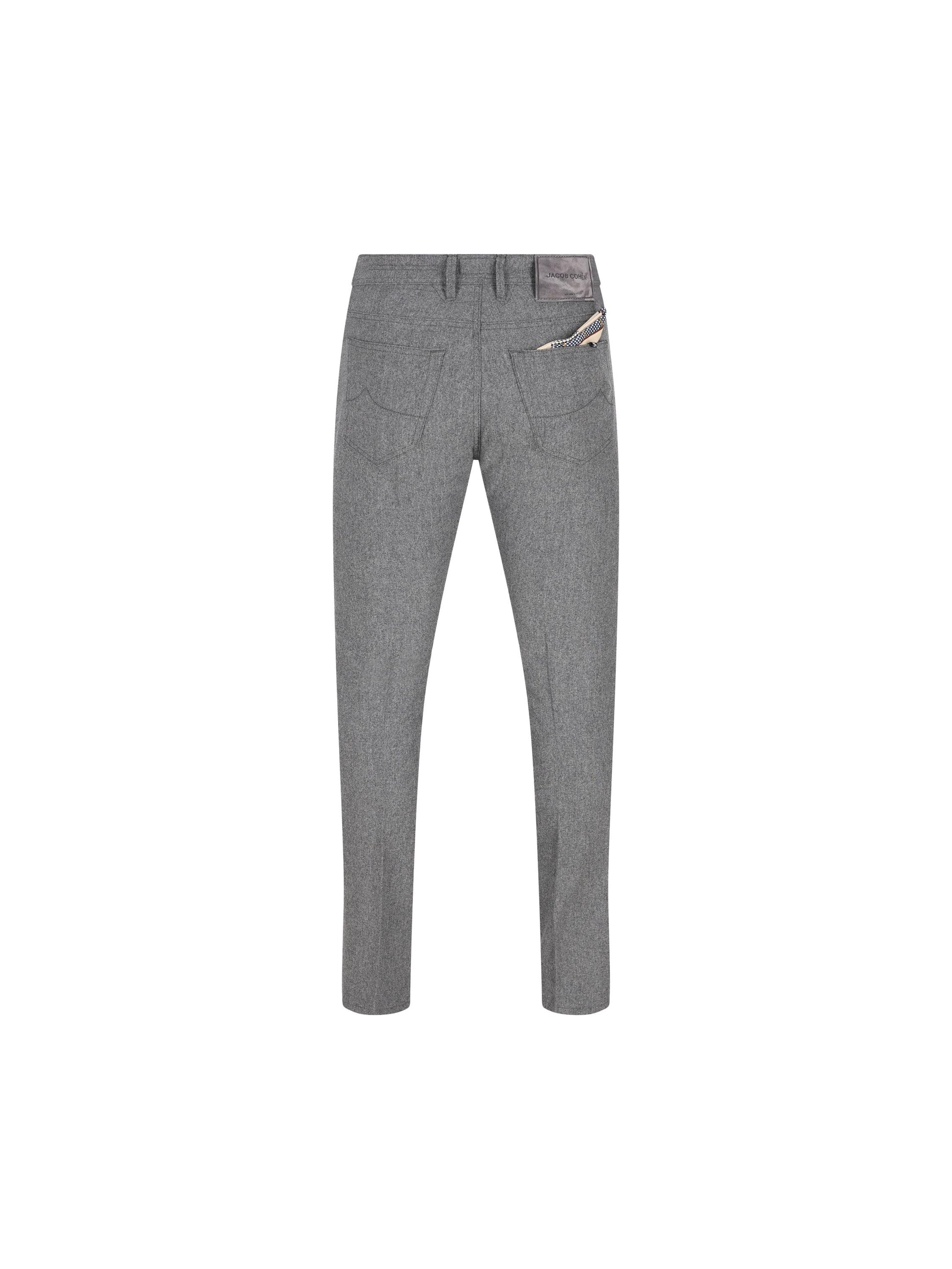 Pantaloni realizzati in lana vergine. QW004001 S3679RWB933 JACOB COHËN 