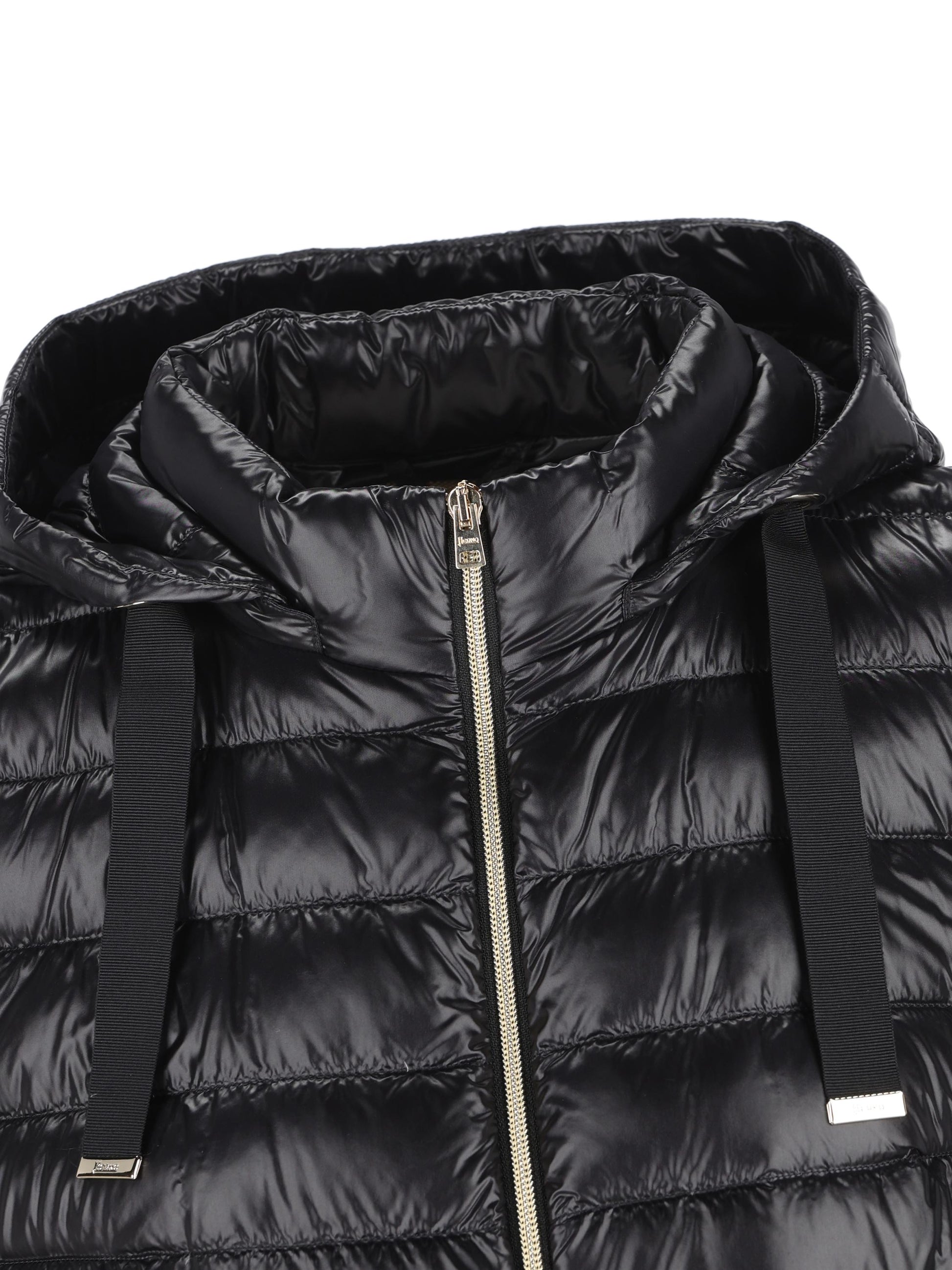 Smanicato realizzato in nylon. PI002217D 12017Z9300 HERNO 