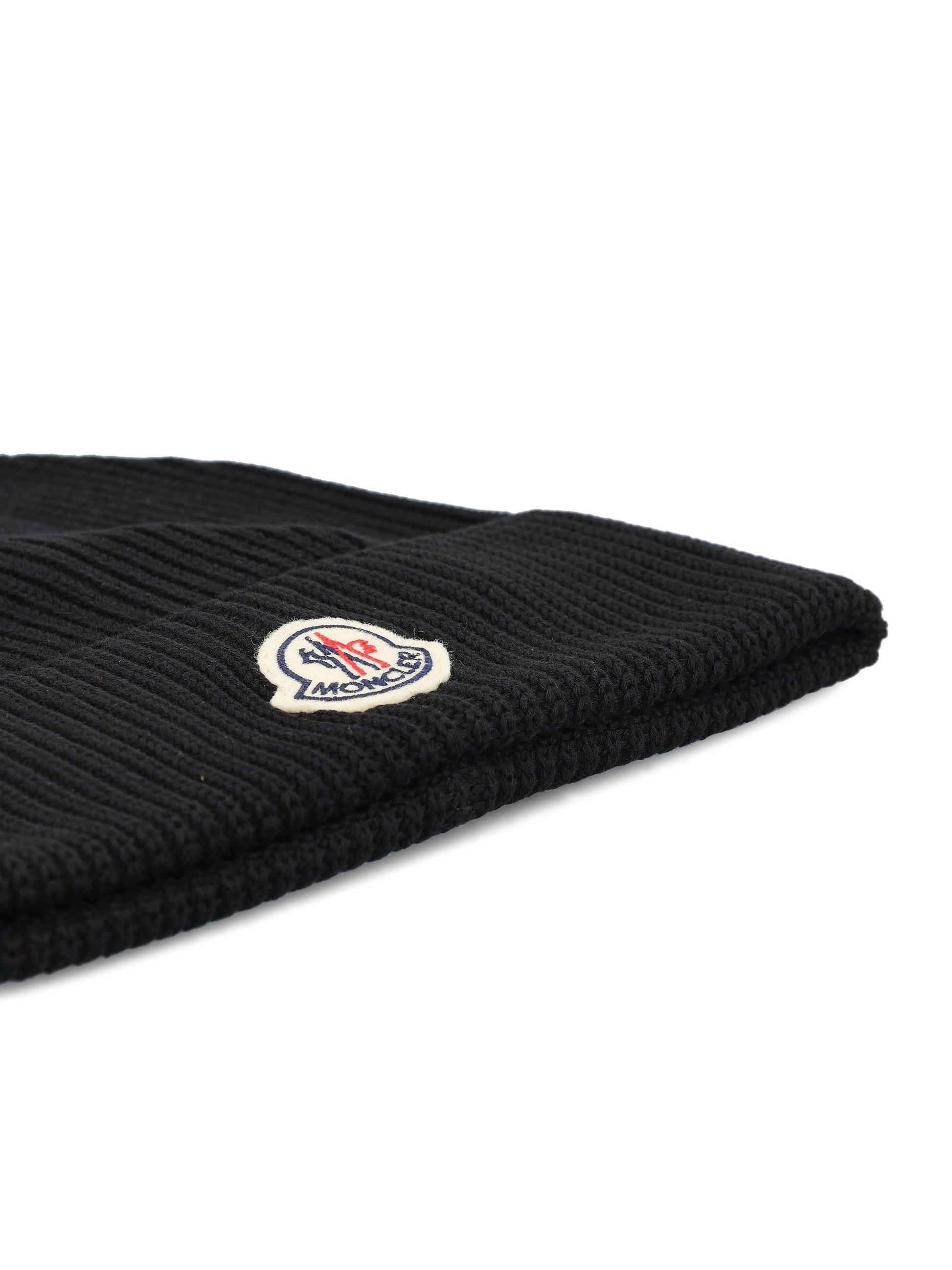 Berretto realizzato in cotone. M3B00022 M1367999 MONCLER 