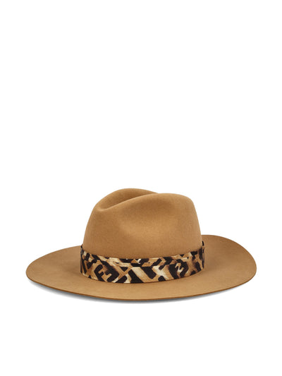 Cappello realizzato in pelliccia di coniglio. FXQ710 AVP7F0QB8 FENDI 
