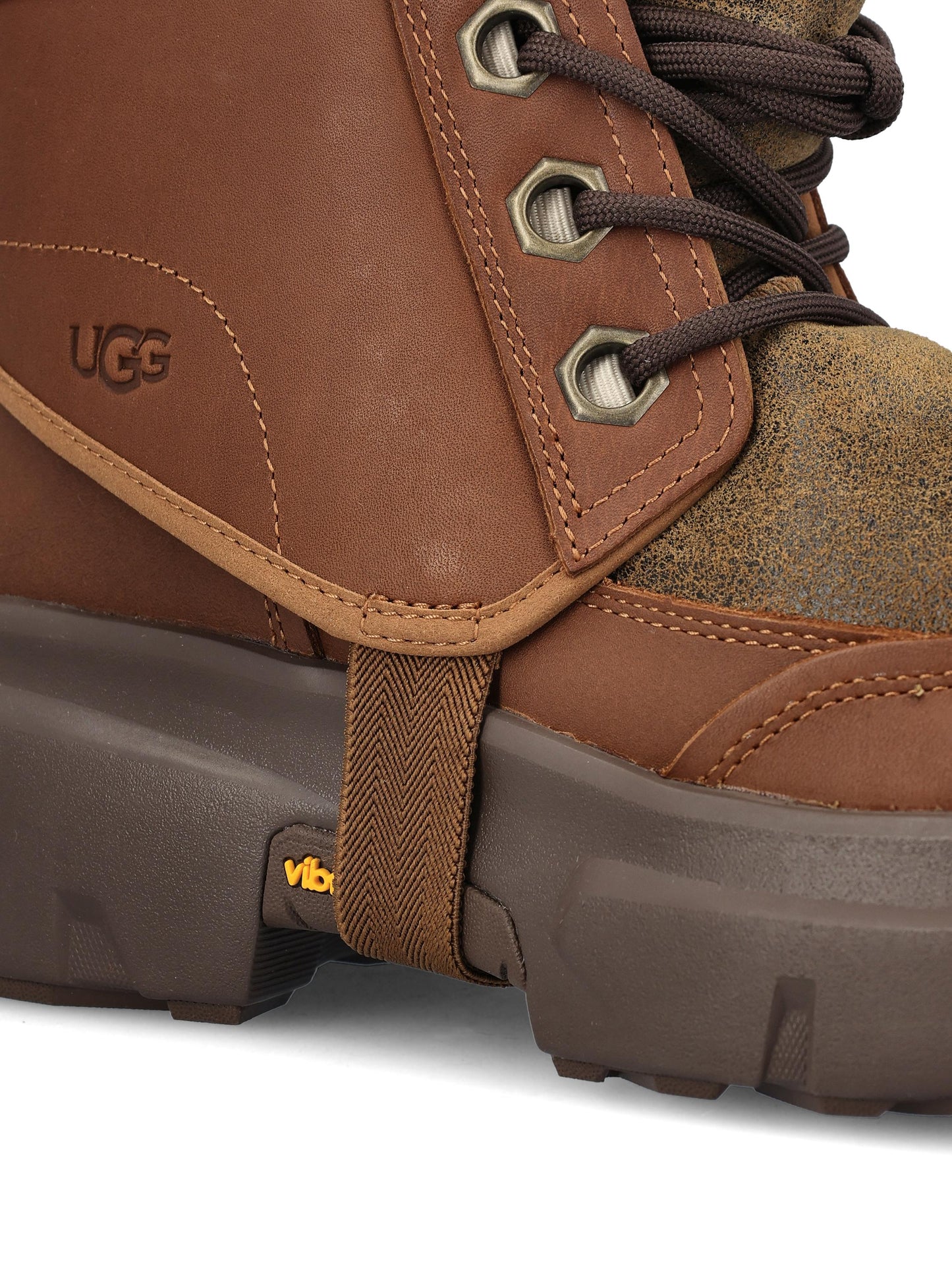 Stivali realizzati in montone. 1171351 CHE UGG 