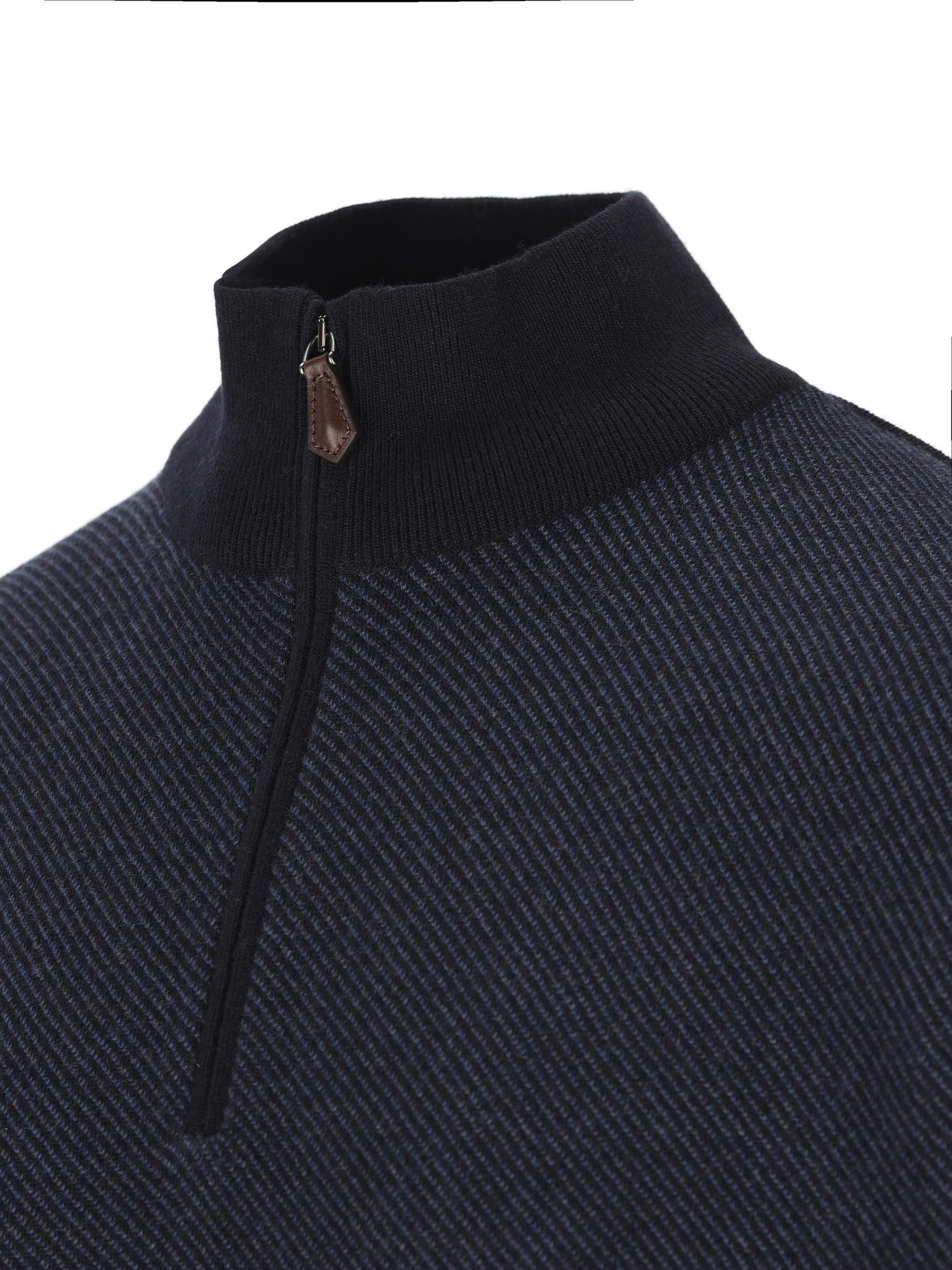 Maglia realizzata in cashmere. FAP5949 J16U LORO PIANA 