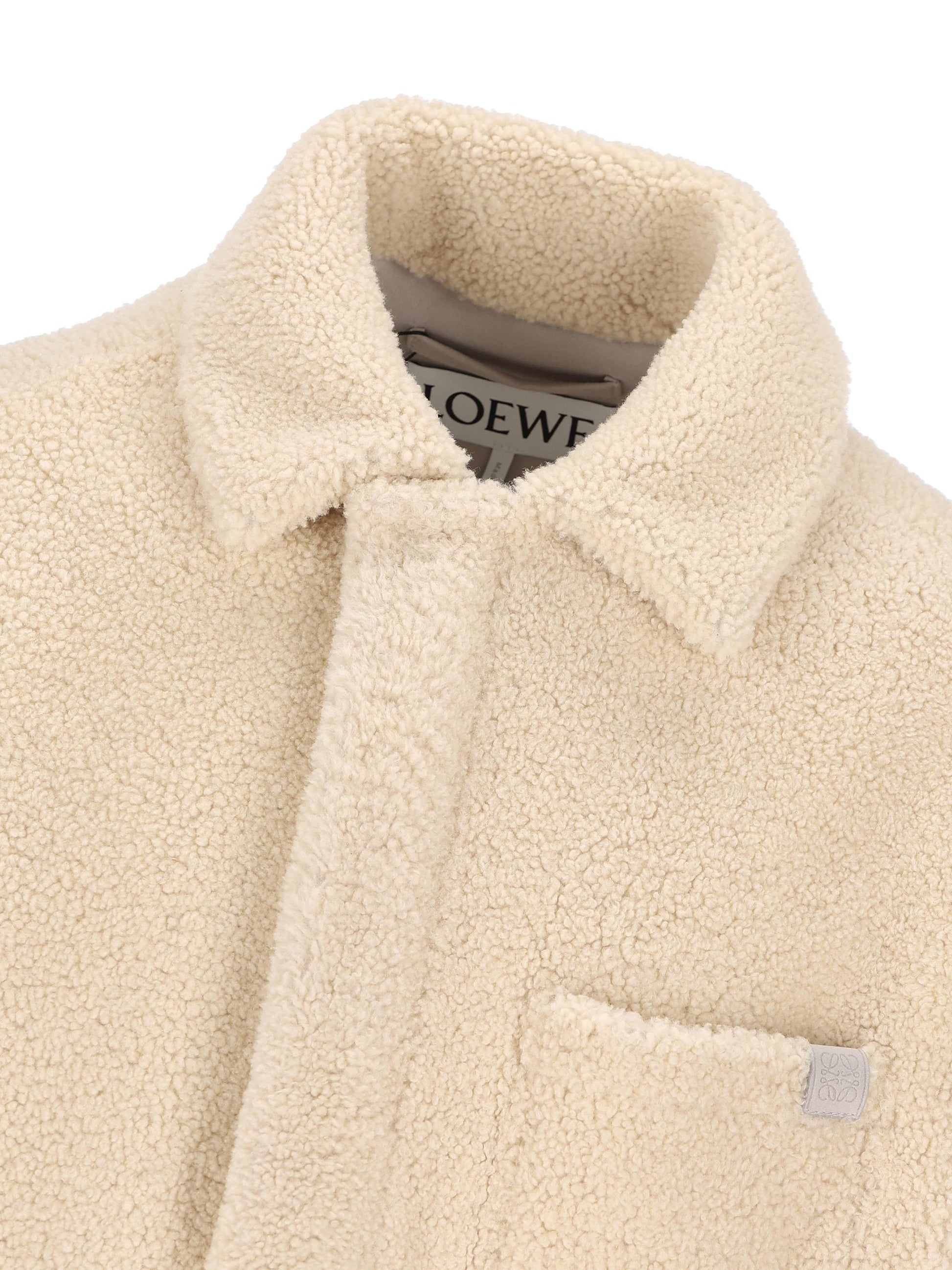 Giacca realizzata in shearling. H526Y2SL28 1130 LOEWE 