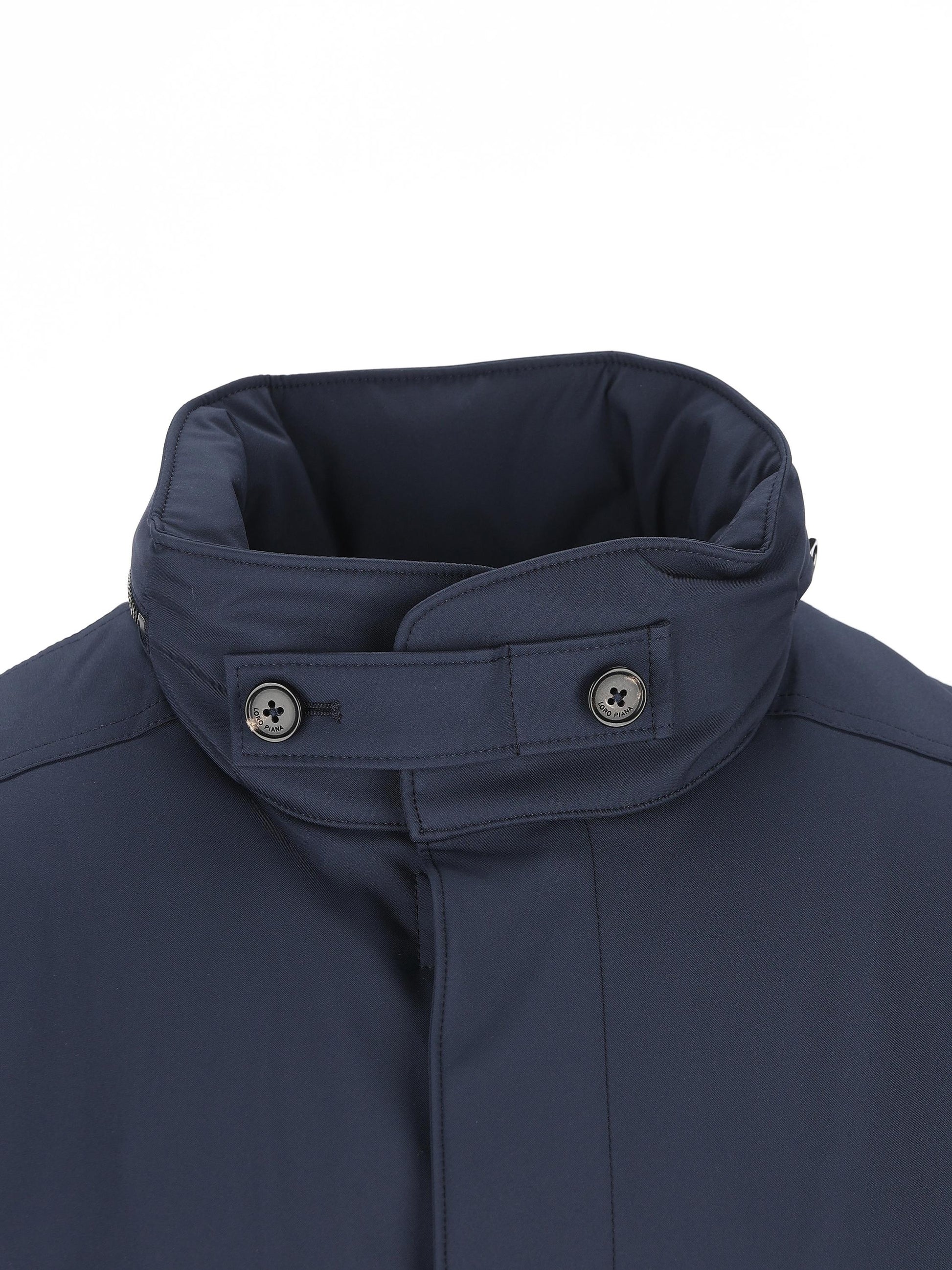 Giacca realizzata in poliammide. FAR0892 W000 LORO PIANA 