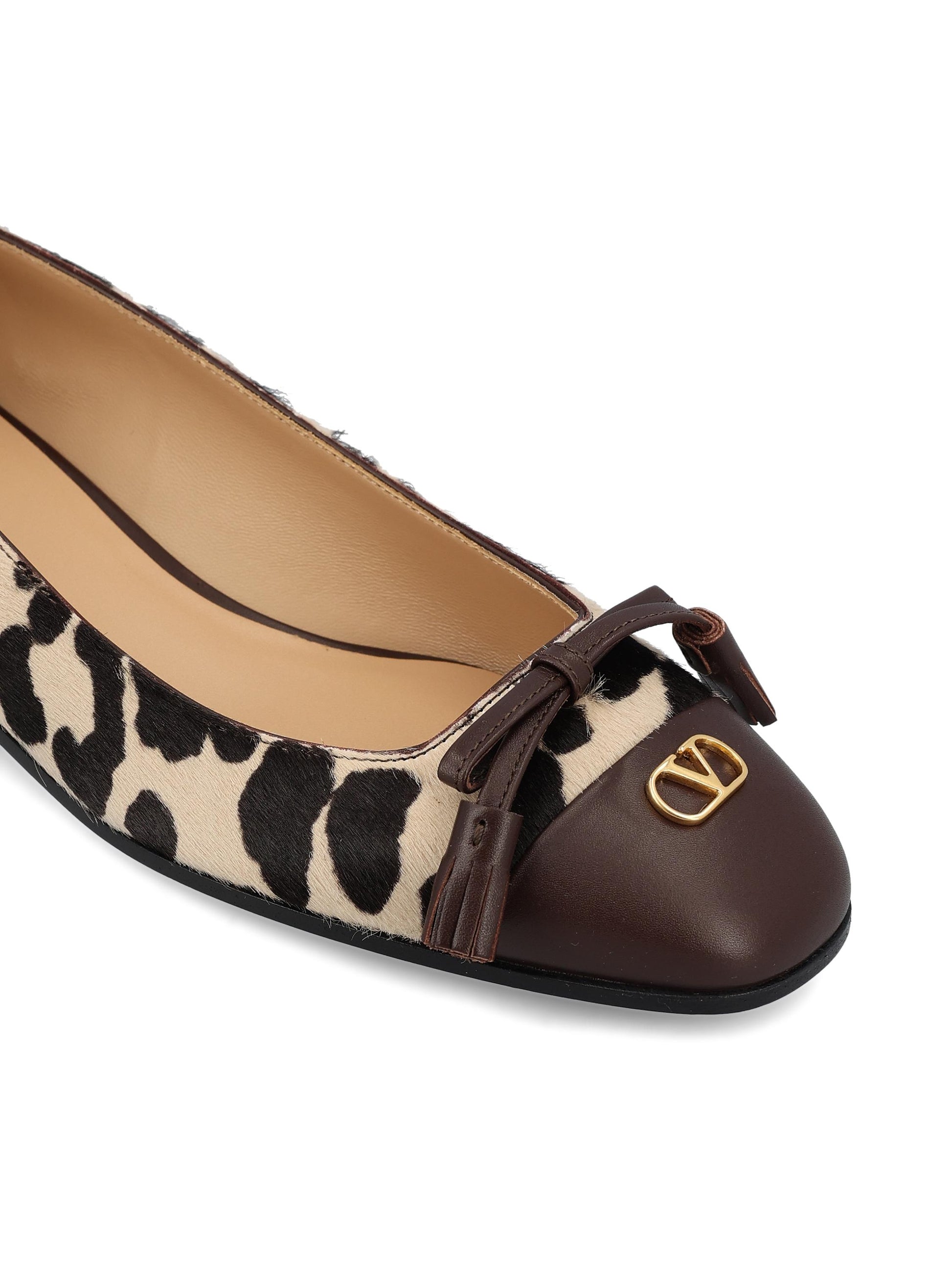 Ballerine realizzate in pelle di vitello. 7W2S0MR8ESS BNB VALENTINO GARAVANI 