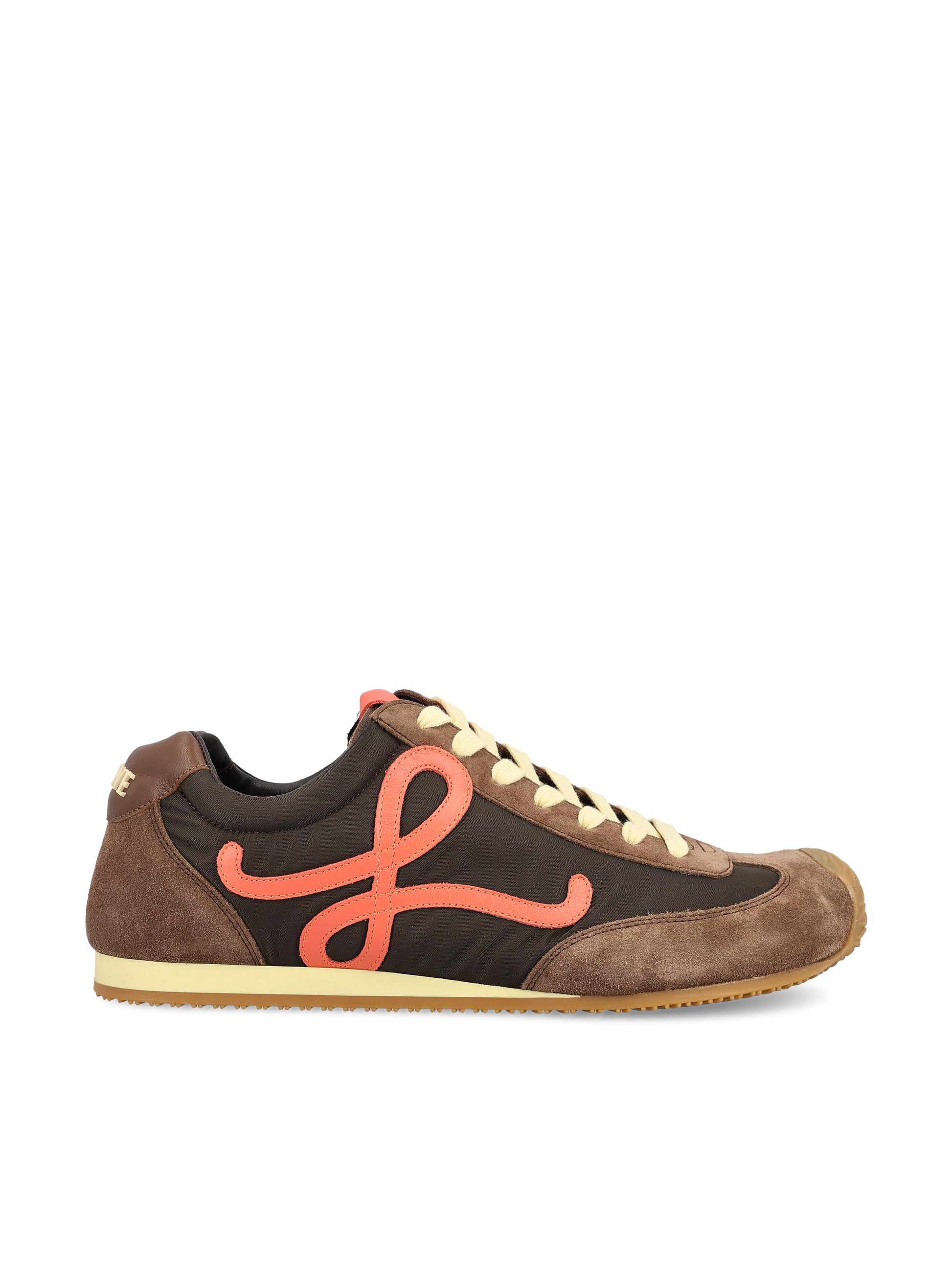 Sneakers realizzate in pelle. MBR2282X09 7847 LOEWE 