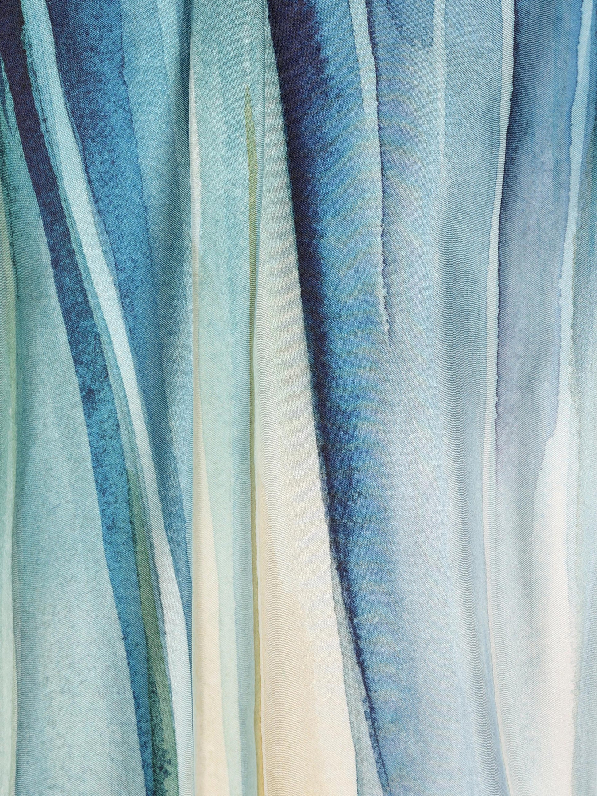 Camicia realizzata in seta. FAQ9088 T1Y0 LORO PIANA 