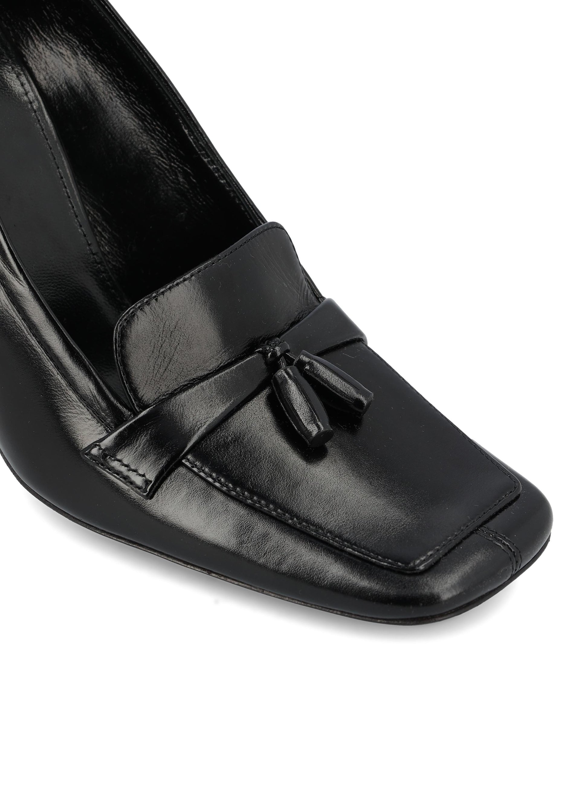 Décolleté realizzate in pelle di vitello. 841175 AAEHF1000 SAINT LAURENT 