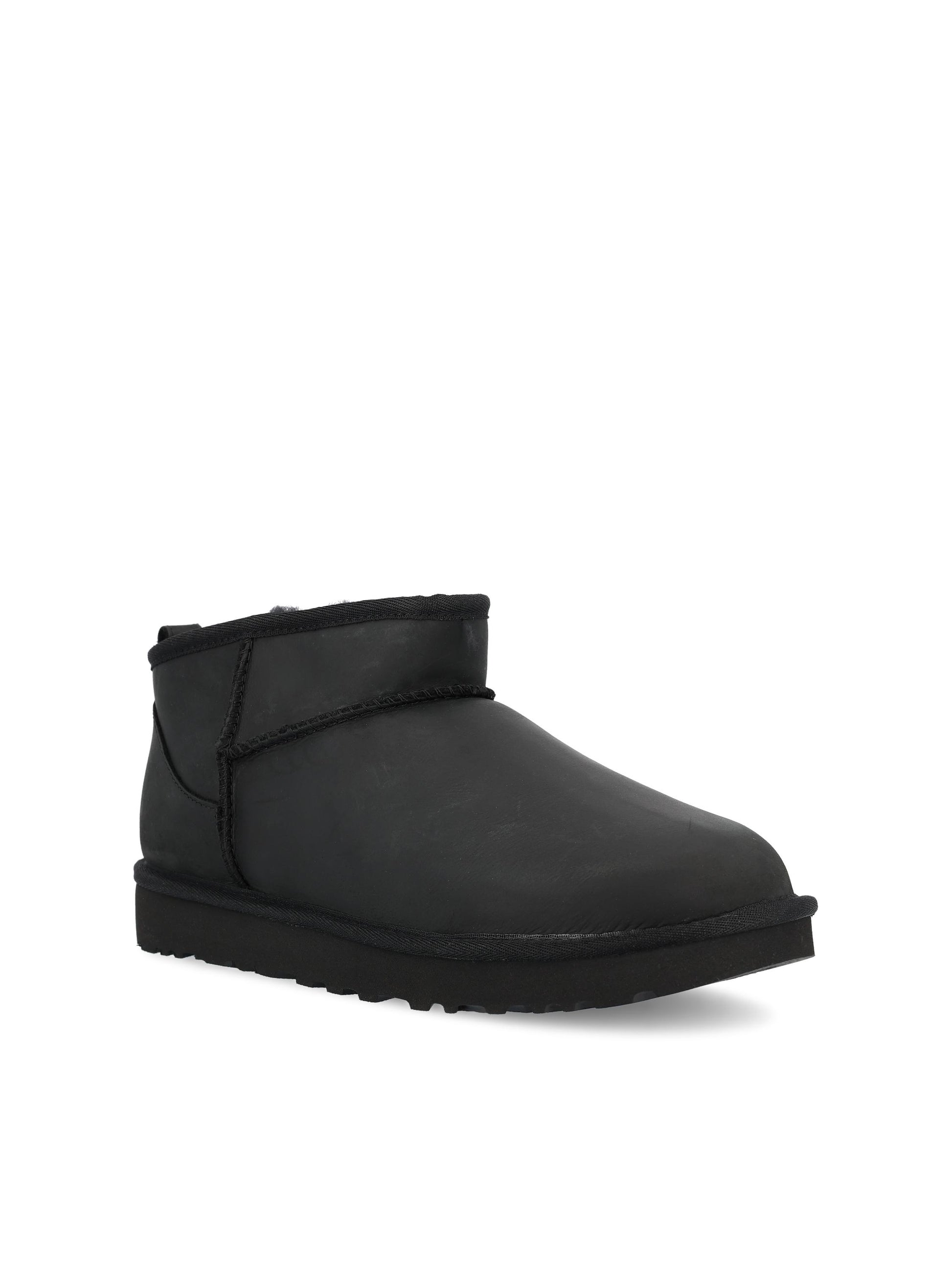 Stivali realizzati in pelle.- 1174210 BLK UGG 