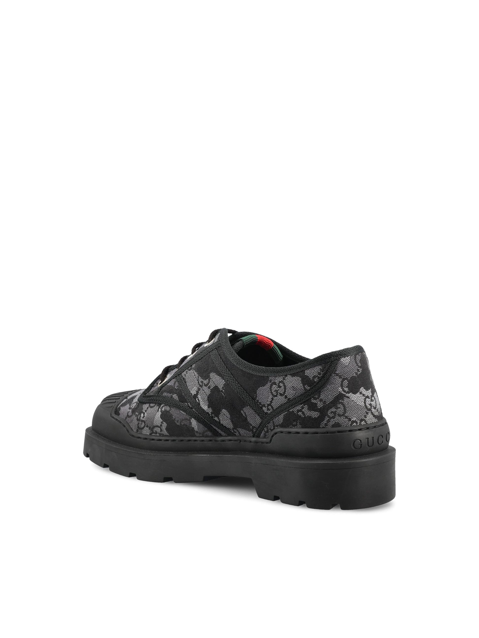 Stringata realizzata in tessuto GG. 848027 FAFLX8466 GUCCI 